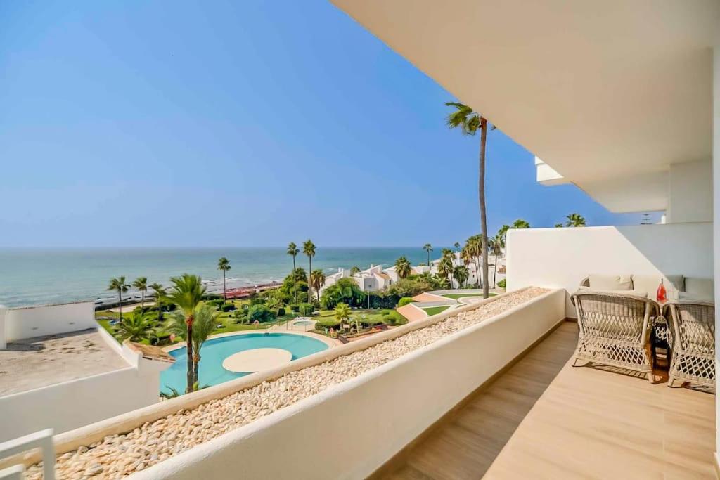 122-Luxury Beachfront Apartment, Views and Pool photo 3