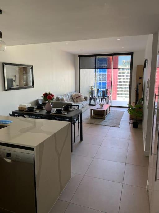 spacious 2 bed 2 bathroom unit in heart Toowong