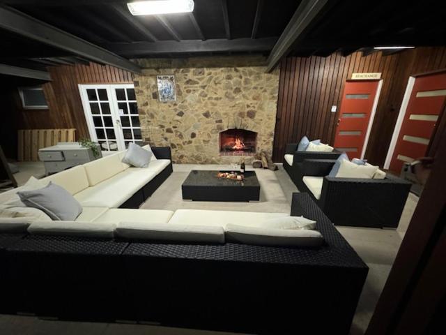 AMAZING location! 1 min stroll to Beach & Sea Views!