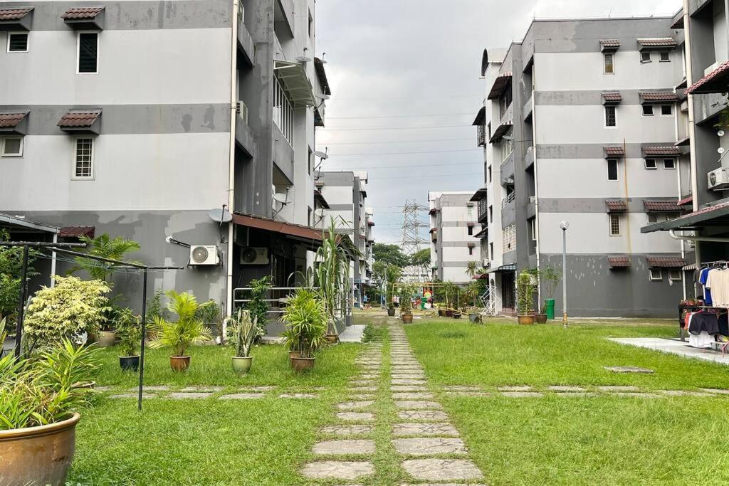 3BR Family Stay at Desa Pandan KL ready Wifi Netflix