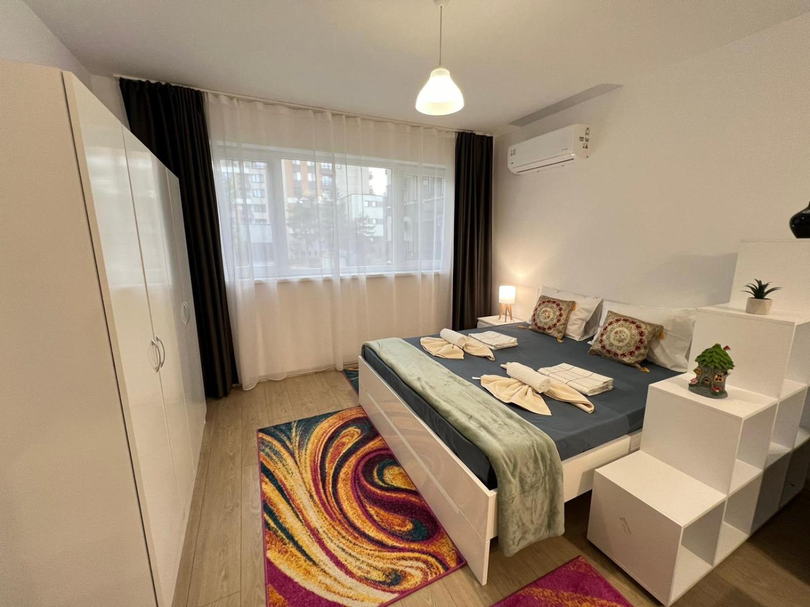 Santorini modern and cosy Apt near UNSS and NSA w WiFi