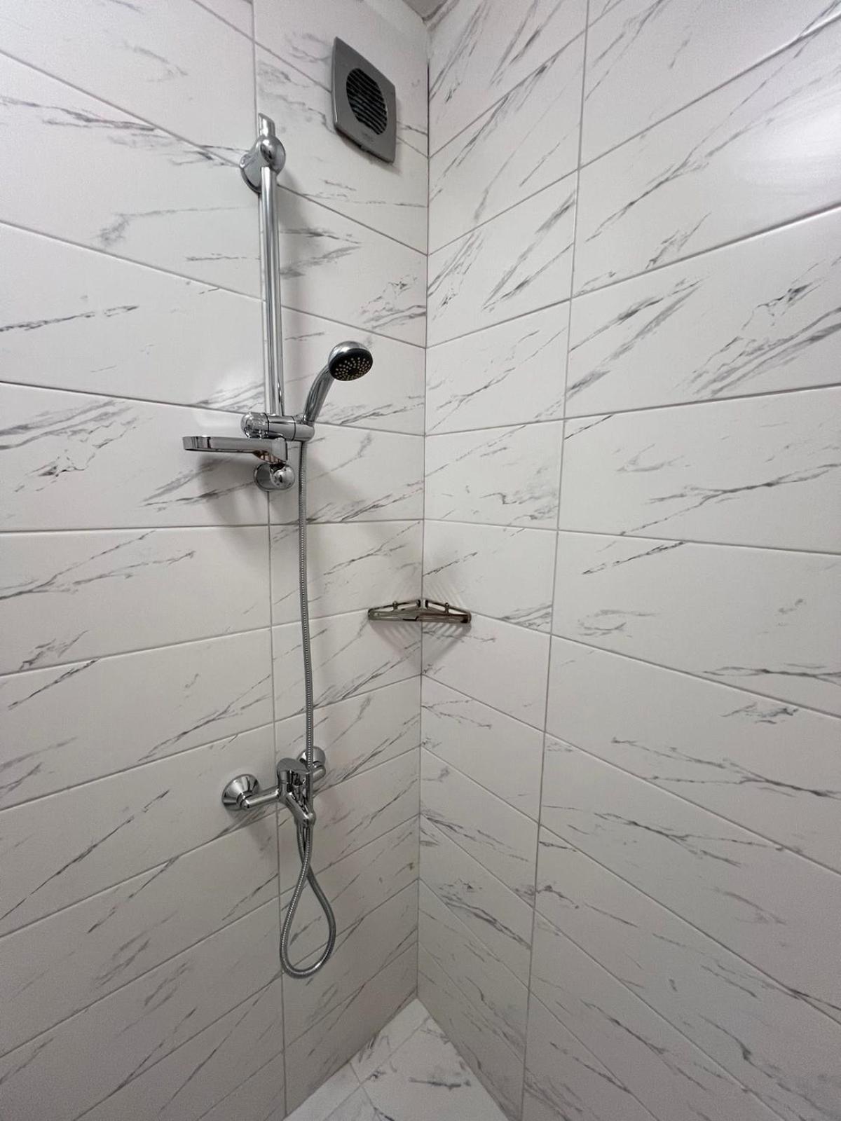Santorini modern and cosy Apt near UNSS and NSA w WiFi