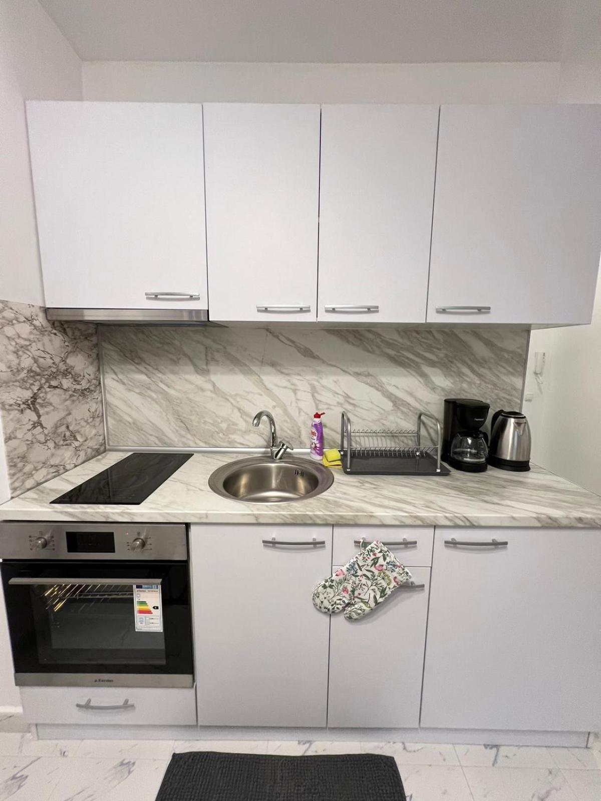 Santorini modern and cosy Apt near UNSS and NSA w WiFi