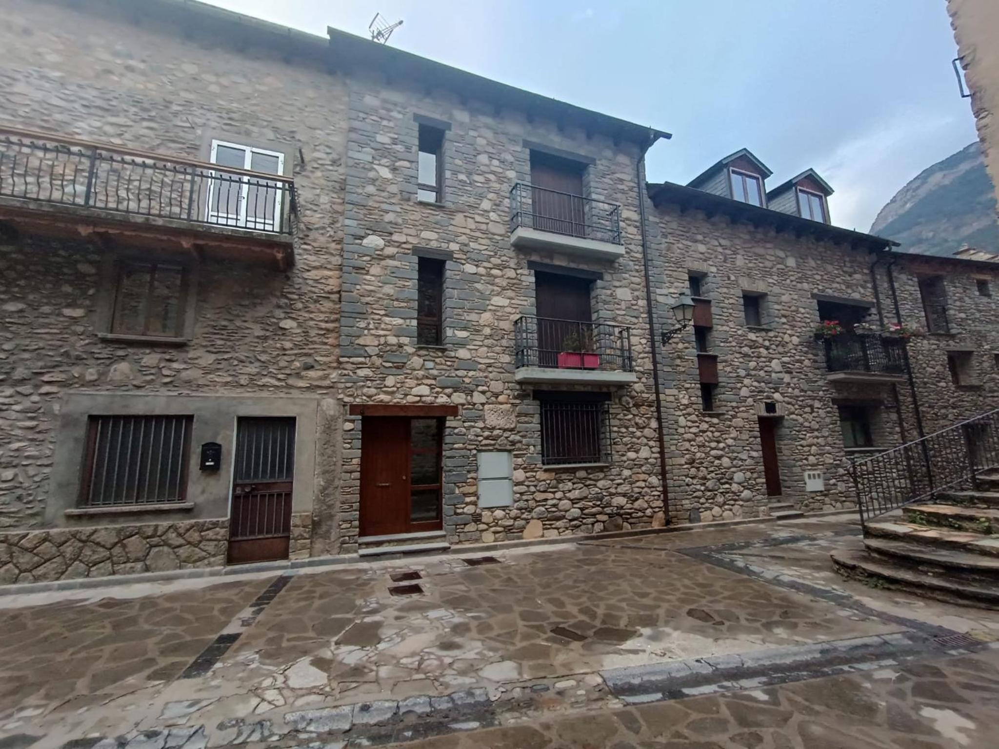 Inmocyma Antigua Casa Chuanina, bajo-Benasque view 2