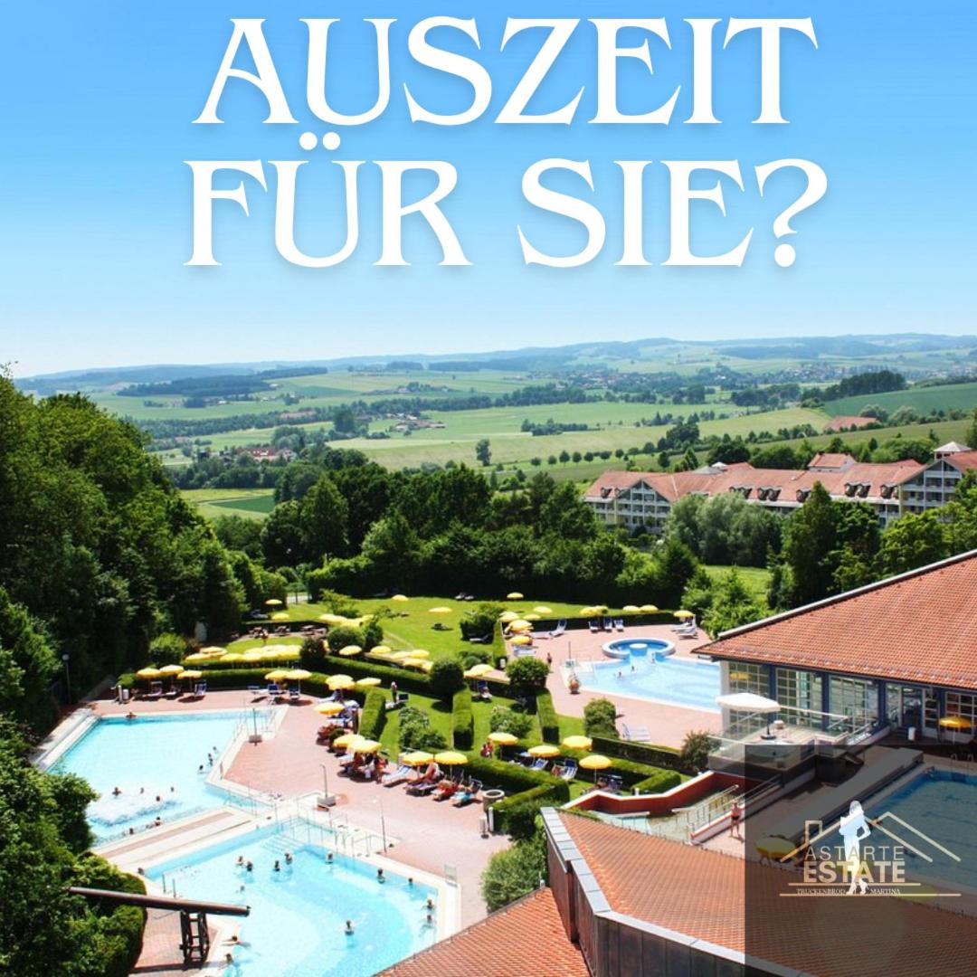FeWo 20 - Appartement im Rottalblick - YoungModern wohnen mit Bademantelgang zur Therme, TV, Balkon und persönlichem Gästeempfang von Astarte Estate