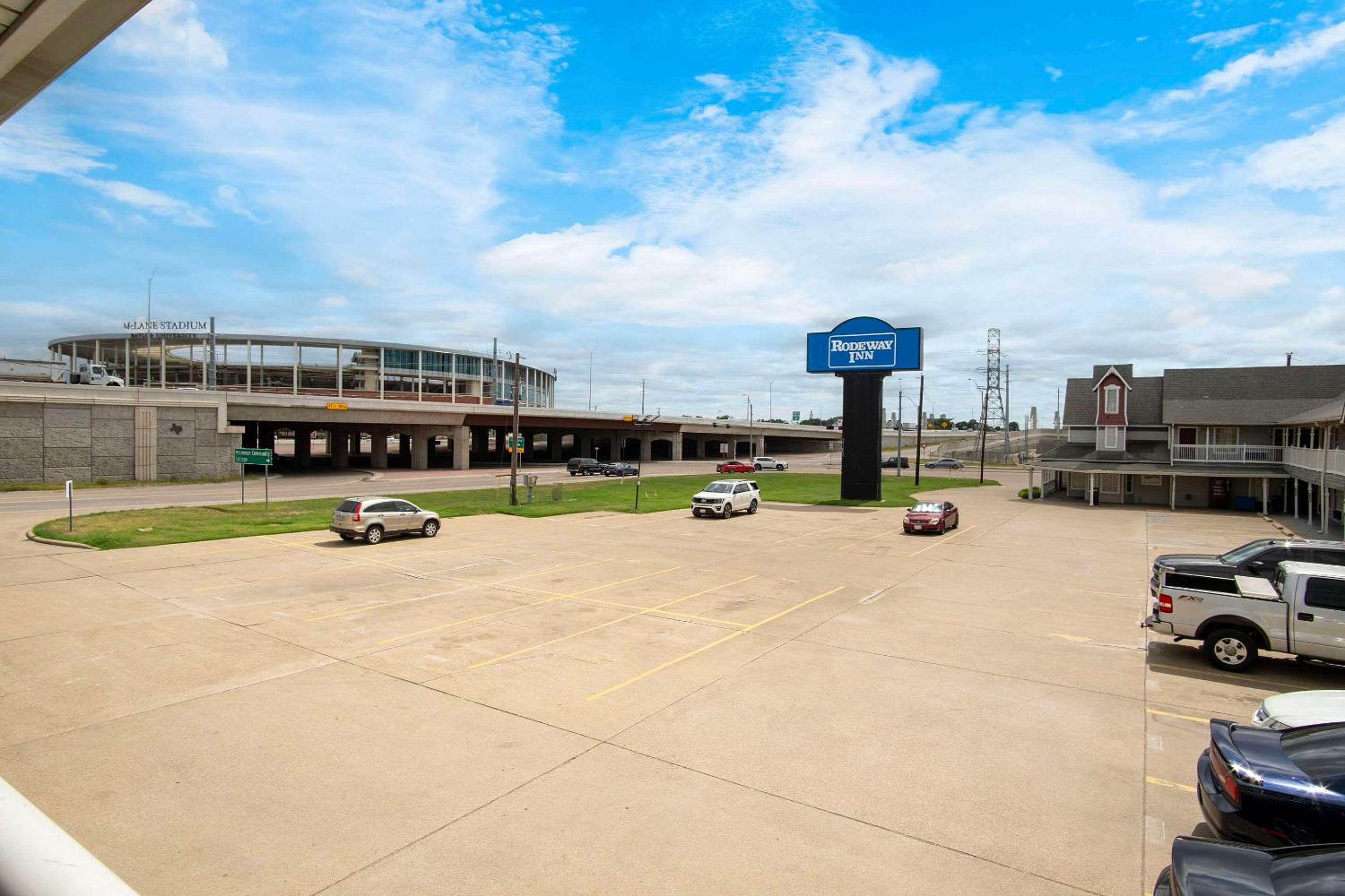 Rodeway Inn Waco Downtown near University