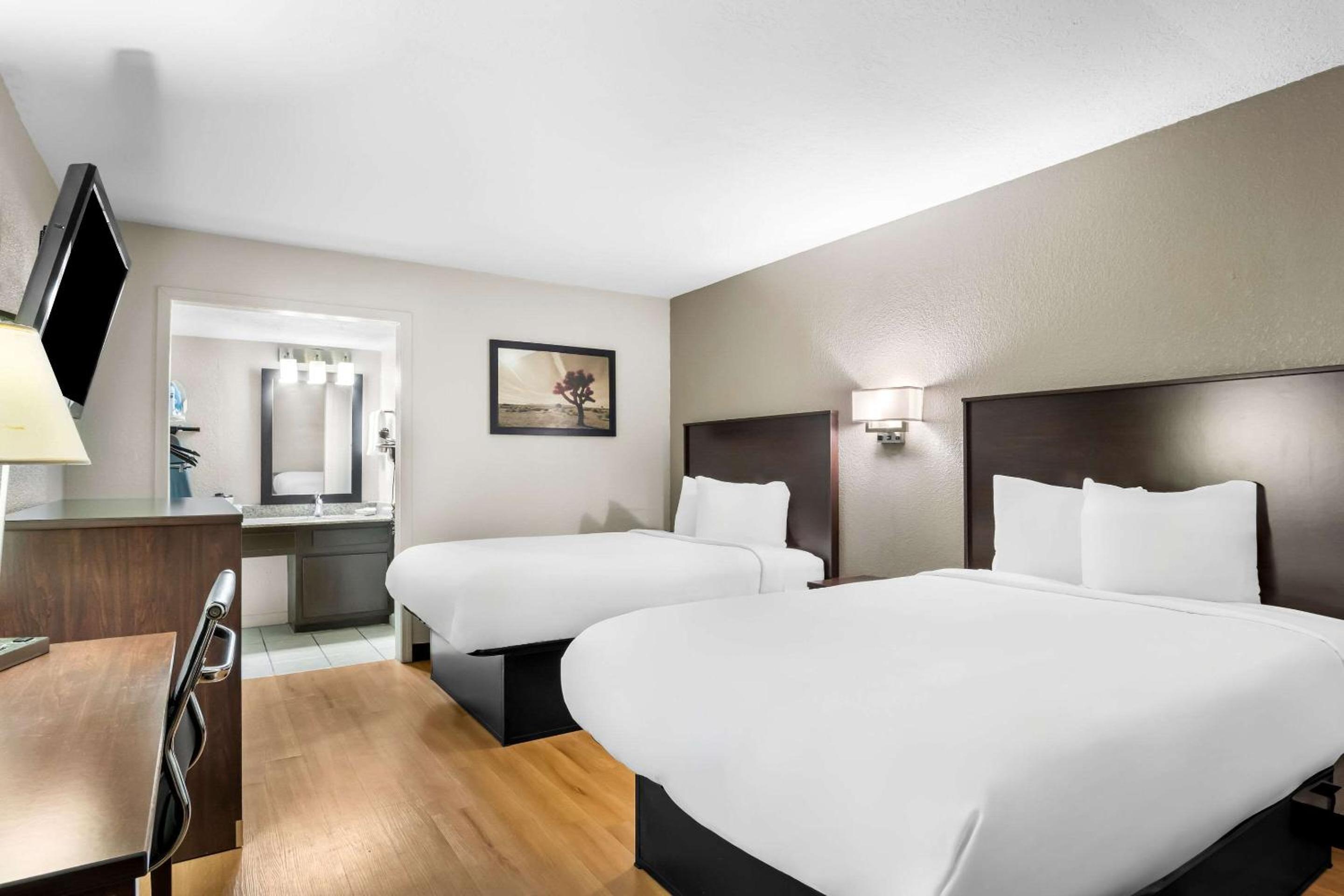 Rodeway Inn Waco Downtown near University