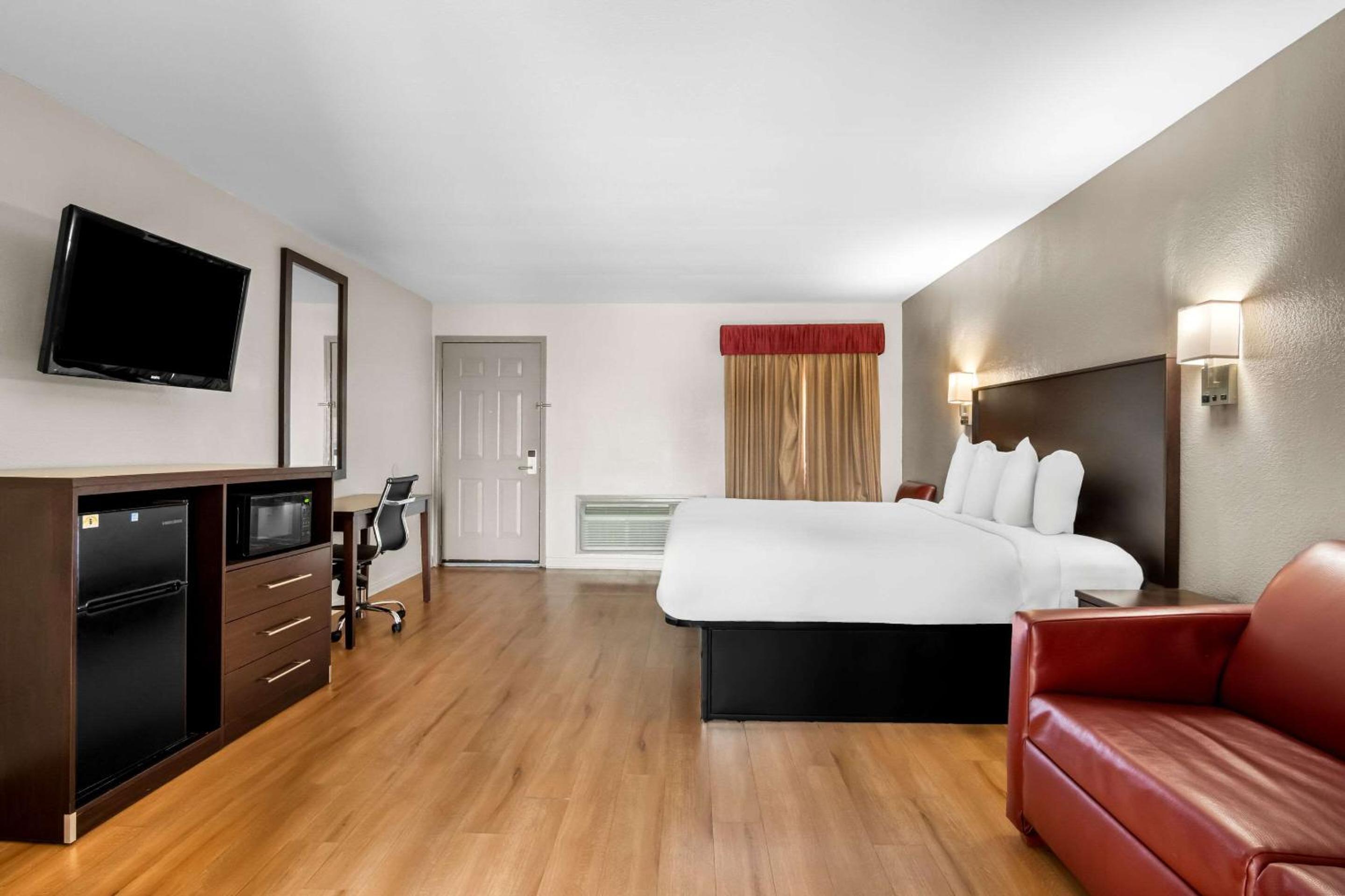 Rodeway Inn Waco Downtown near University