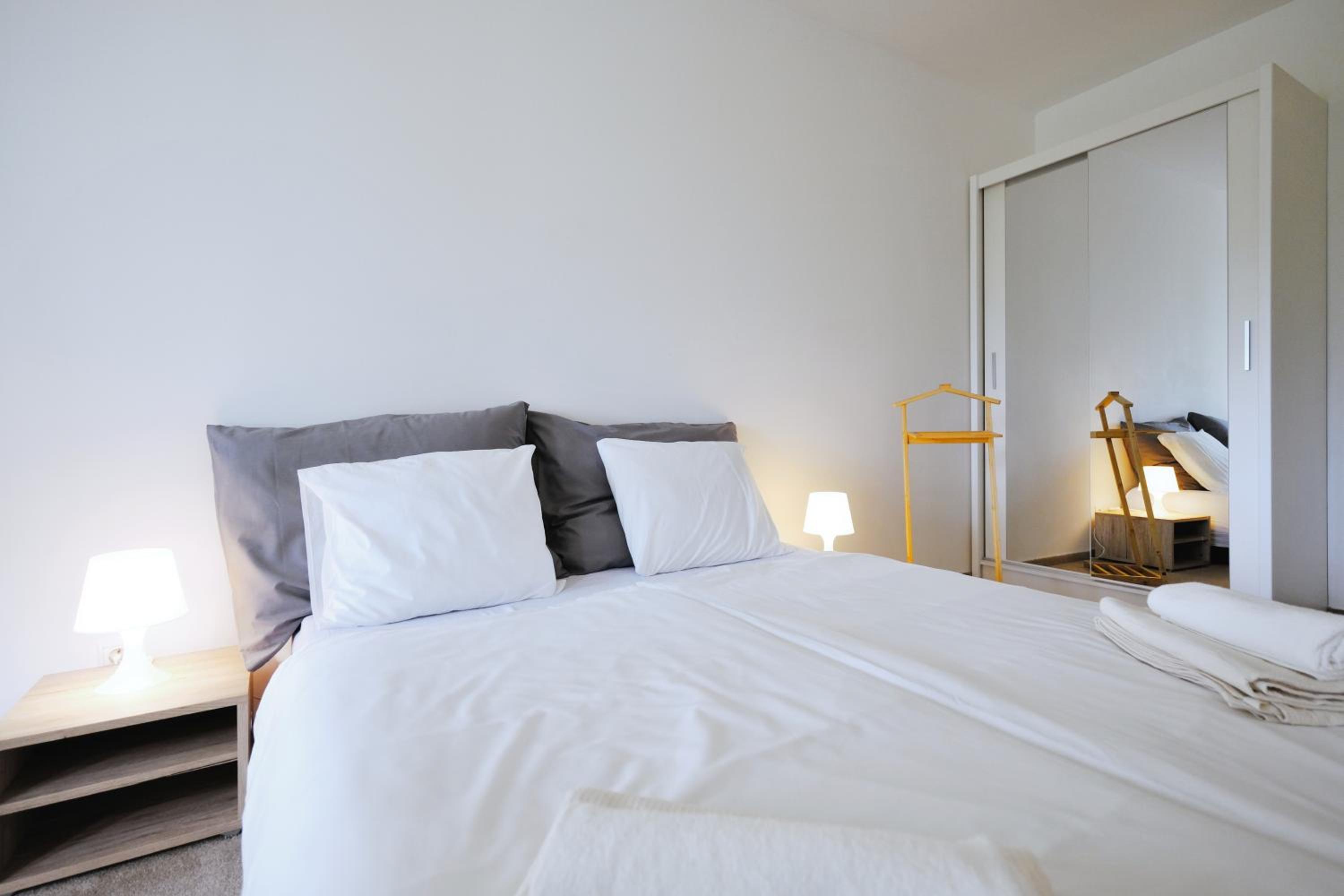 ViDa Prostorný 220 m2 3BR Apartmán s Krbem a Zahradou, Ideální pro Rodiny