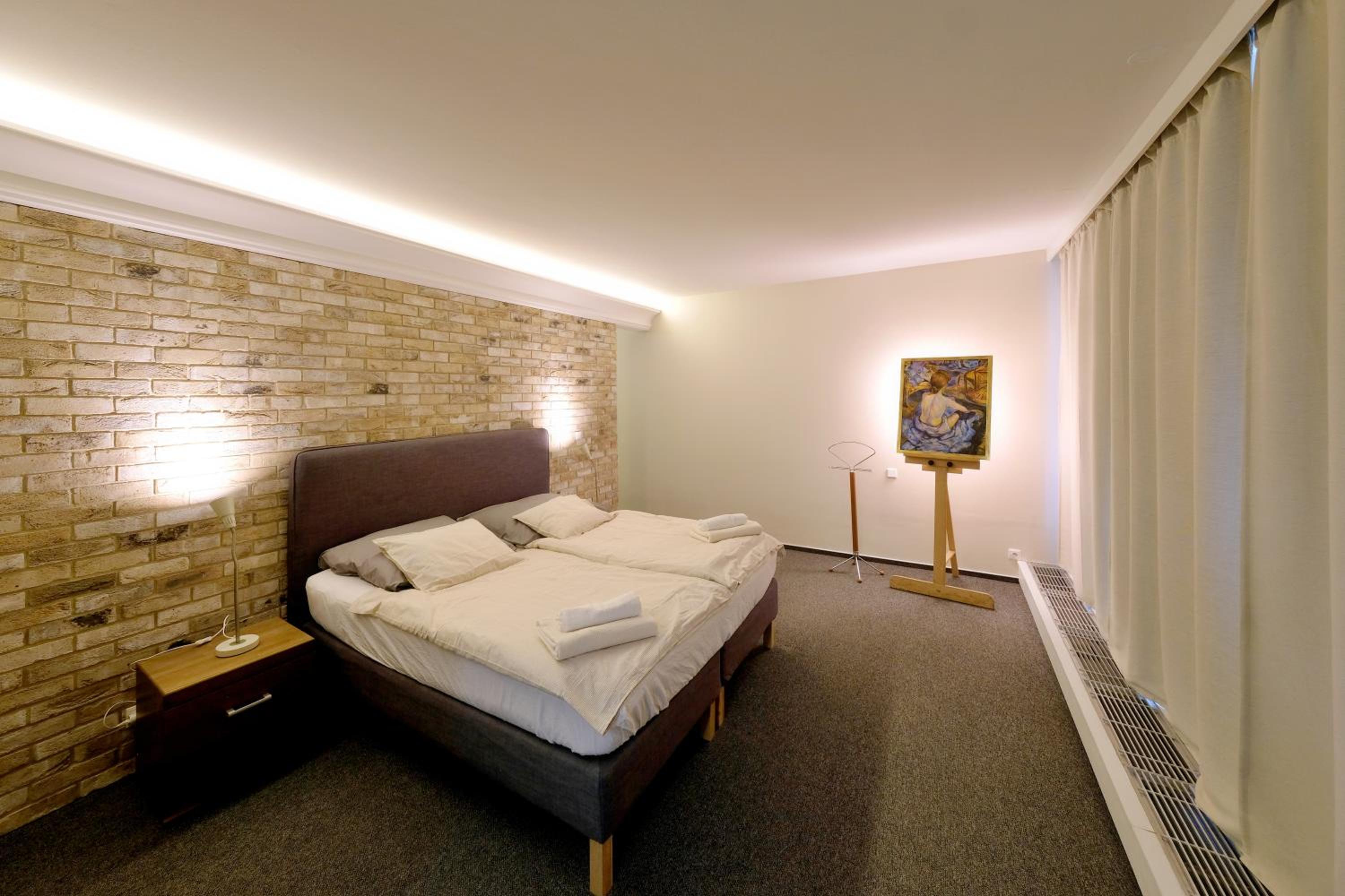 ViDa Prostorný 220 m2 3BR Apartmán s Krbem a Zahradou, Ideální pro Rodiny