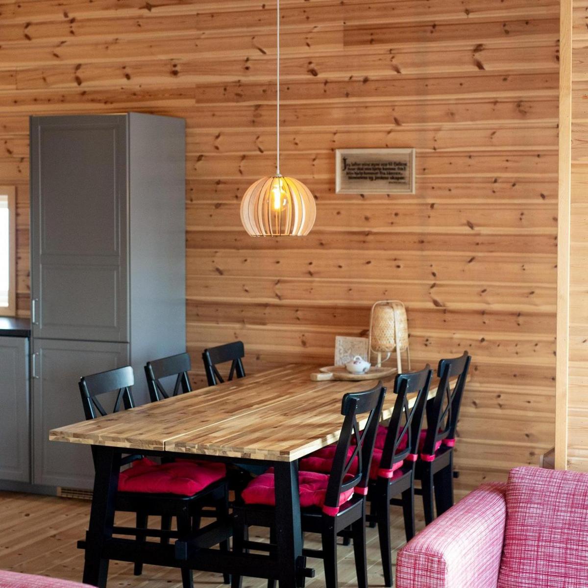 Accessible Nature Cabin with Lake & Mountain Views - Solstråle Hytte