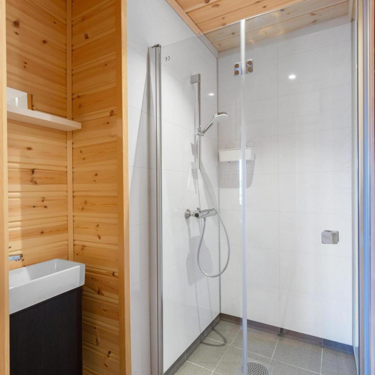 Accessible Nature Cabin with Lake & Mountain Views - Solstråle Hytte