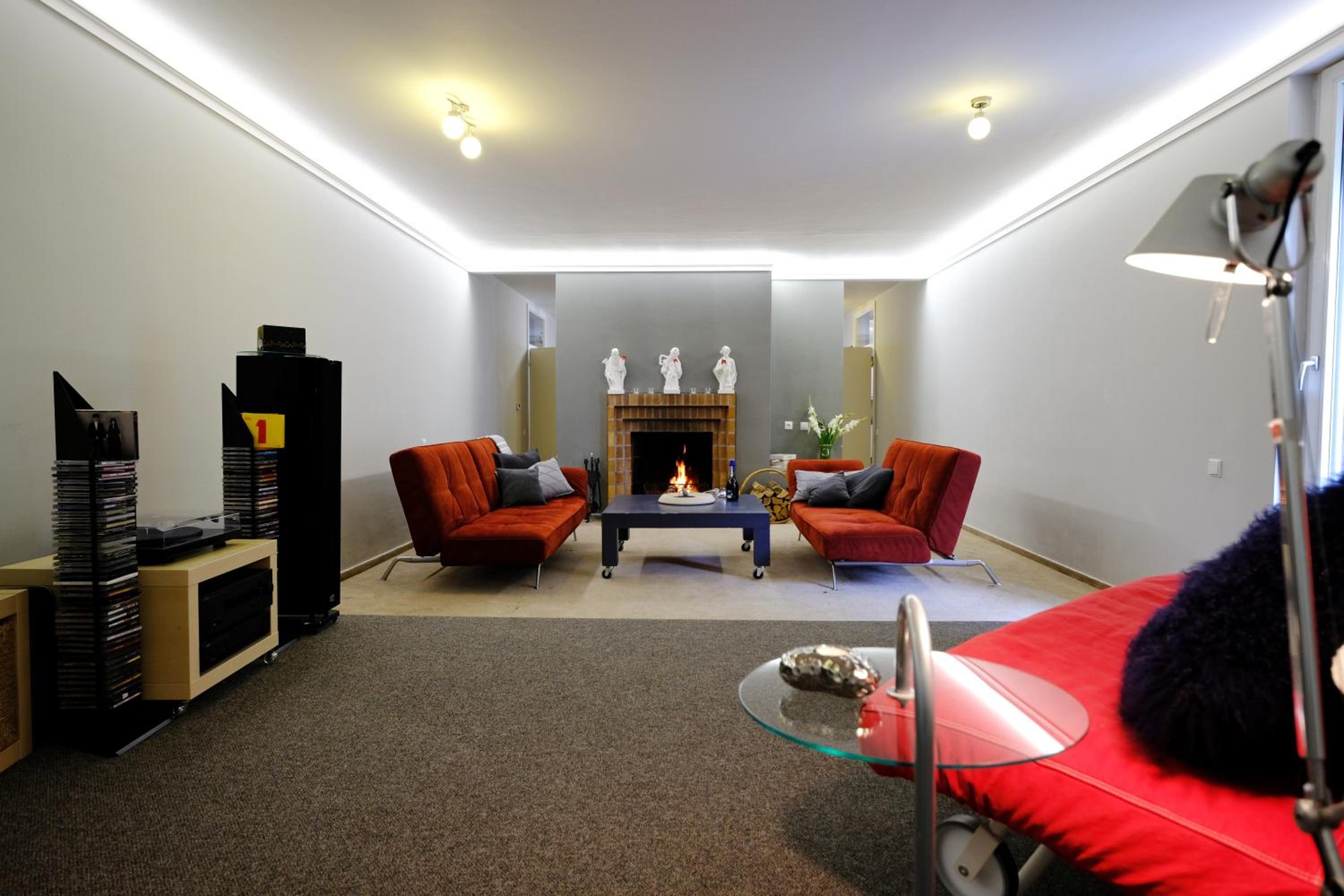ViDa Prostorný 220 m2 3BR Apartmán s Krbem a Zahradou, Ideální pro Rodiny