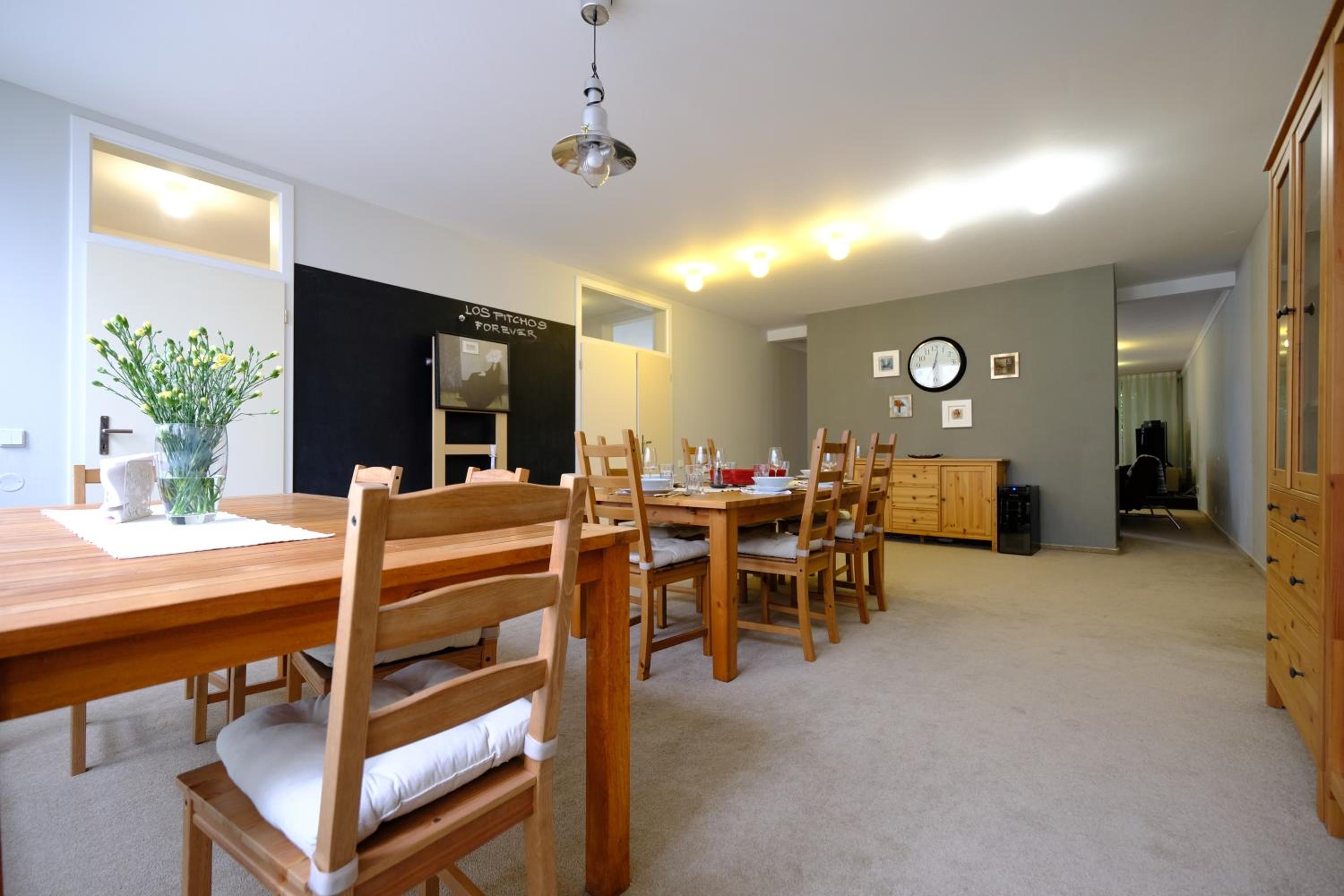ViDa Prostorný 220 m2 3BR Apartmán s Krbem a Zahradou, Ideální pro Rodiny