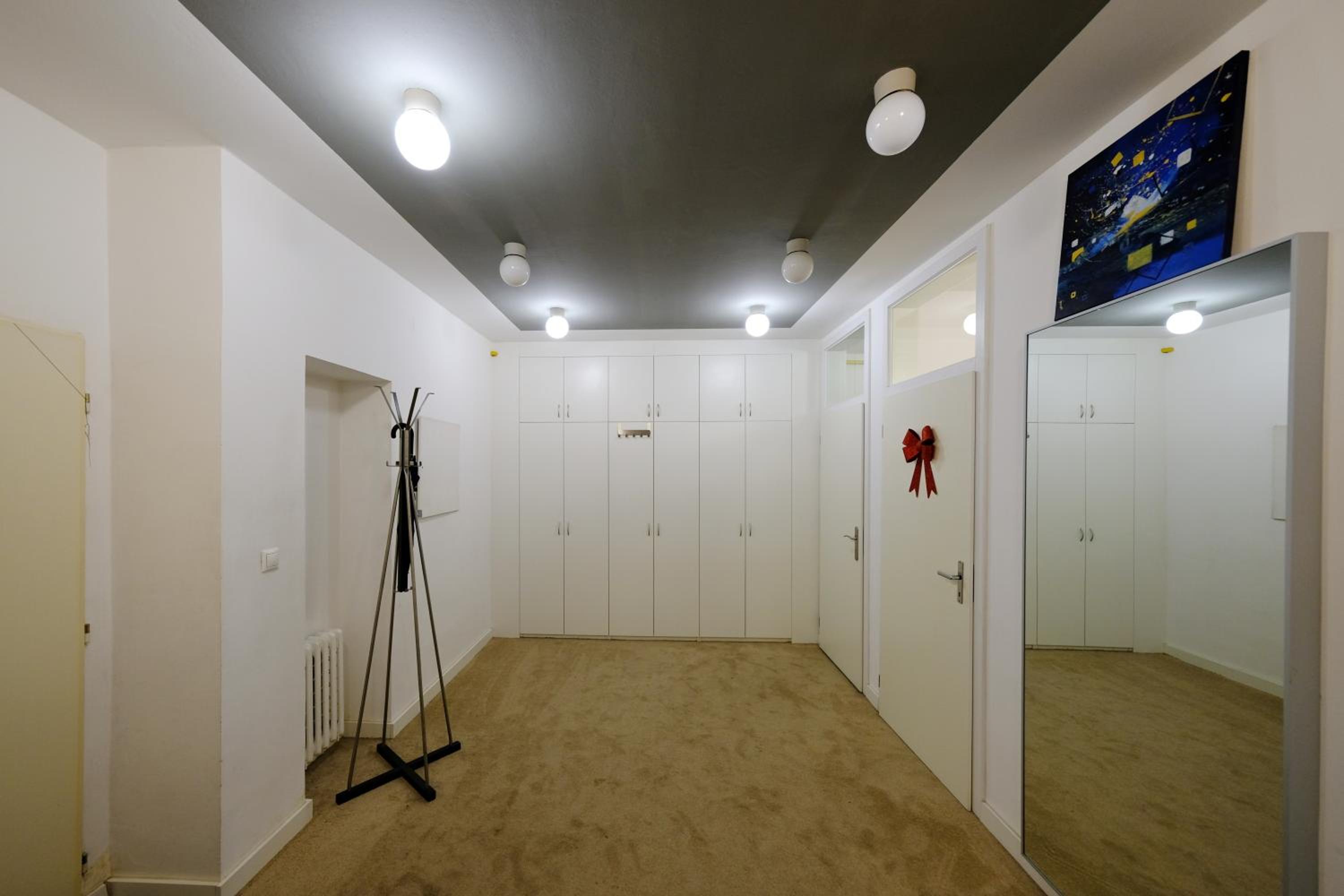 ViDa Prostorný 220 m2 3BR Apartmán s Krbem a Zahradou, Ideální pro Rodiny