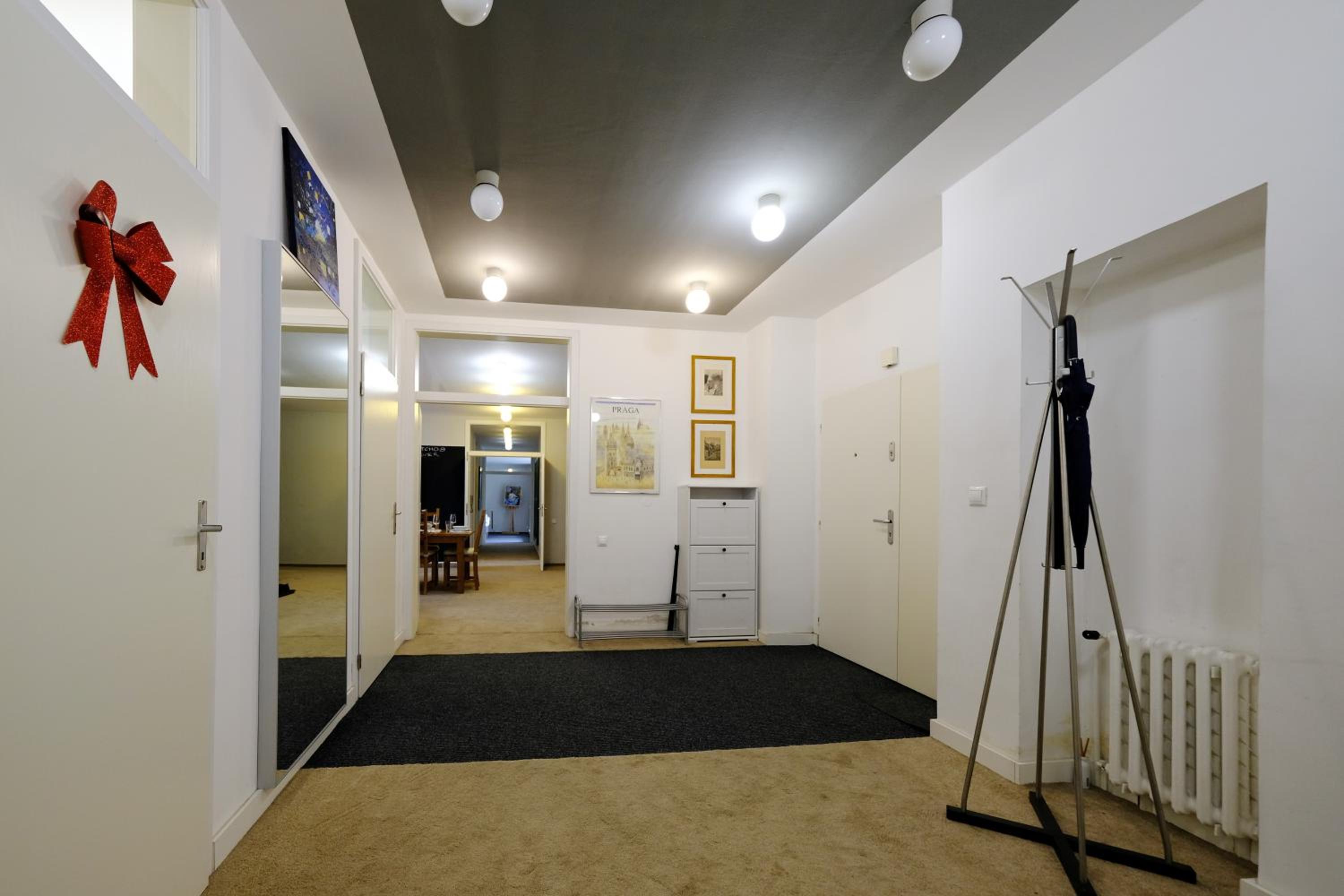 ViDa Prostorný 220 m2 3BR Apartmán s Krbem a Zahradou, Ideální pro Rodiny