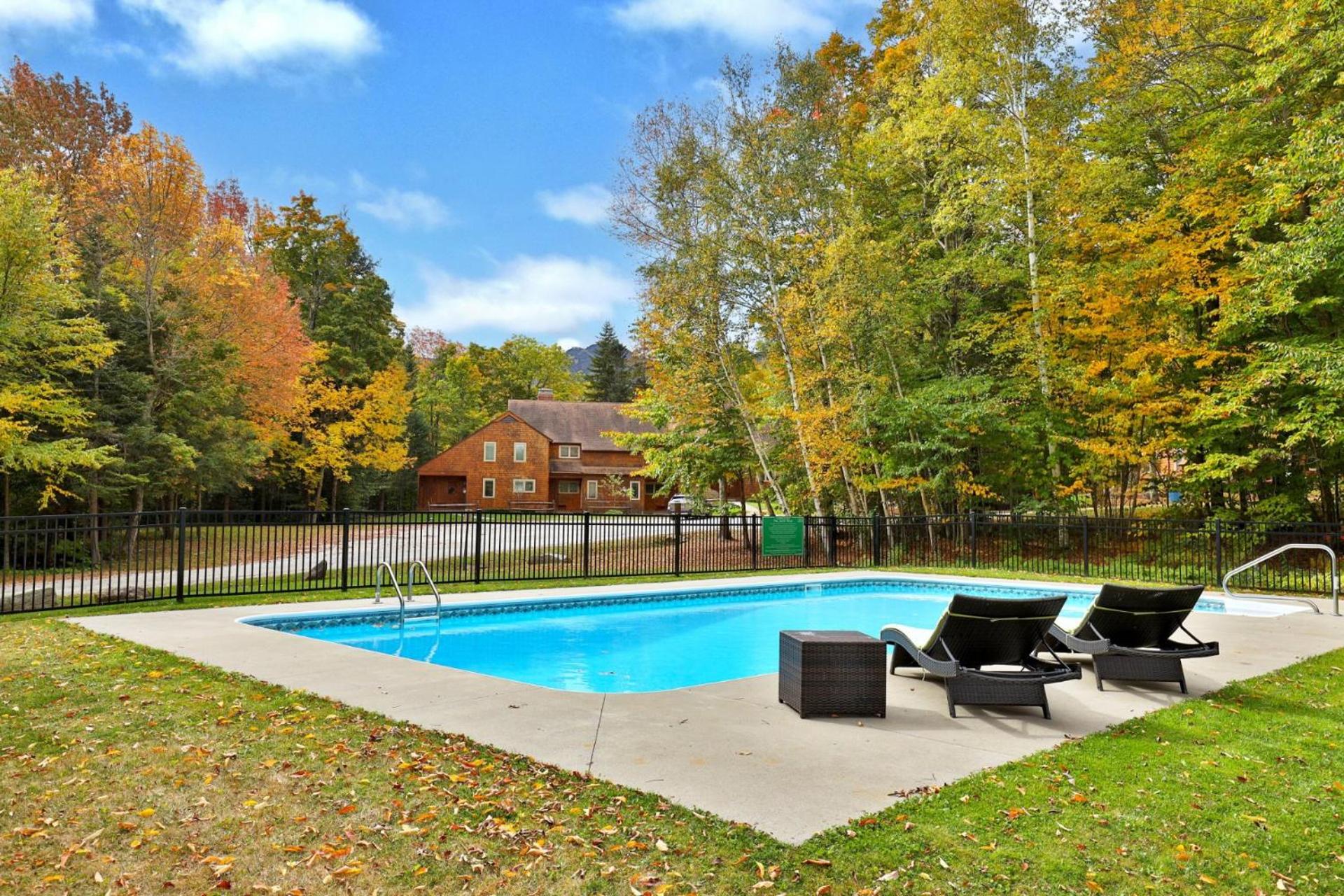 93 Glazebrook Rd, Unit E2 - Ski Condo - Summer Pool - Close to Mountain! view 4
