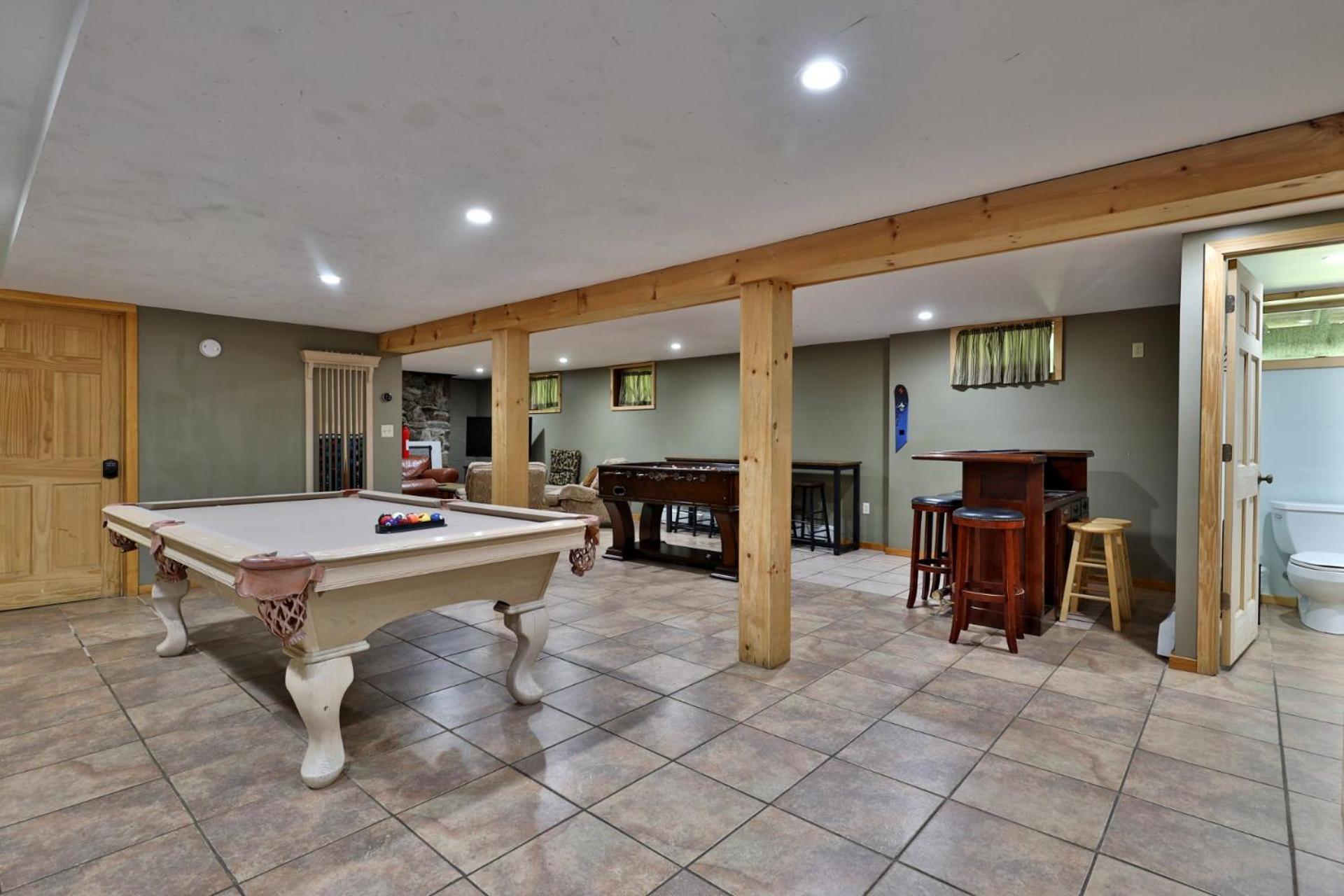 38 Bigelow Drive - Ski Home with Hot Tub, Game Room, Shuttle, Ski Lift Ticket Deals view 2