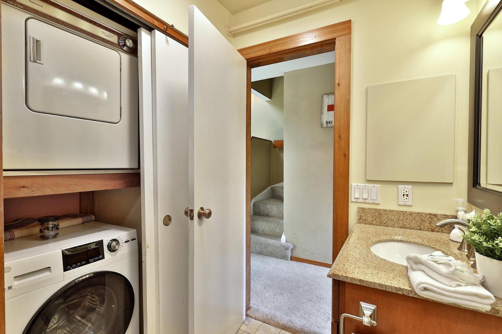 Trail Creek 64 - 1 BR with Loft, Ski Home Trail, Bus, Hot Tub, Pool!