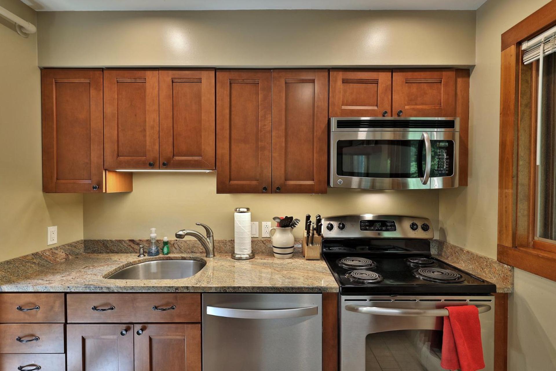 Trail Creek 64 - 1 BR with Loft, Ski Home Trail, Bus, Hot Tub, Pool!