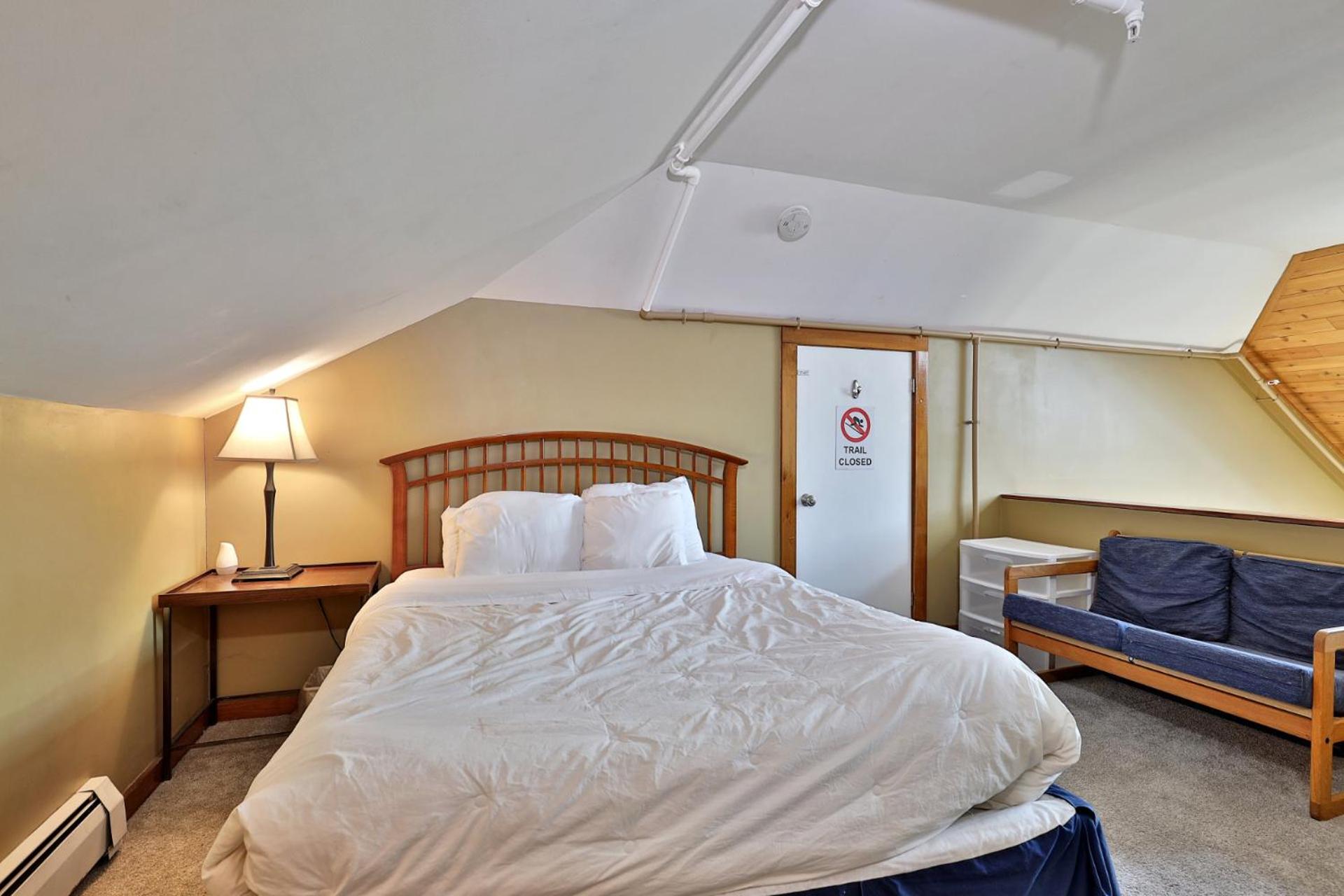 Trail Creek 64 - 1 BR with Loft, Ski Home Trail, Bus, Hot Tub, Pool!
