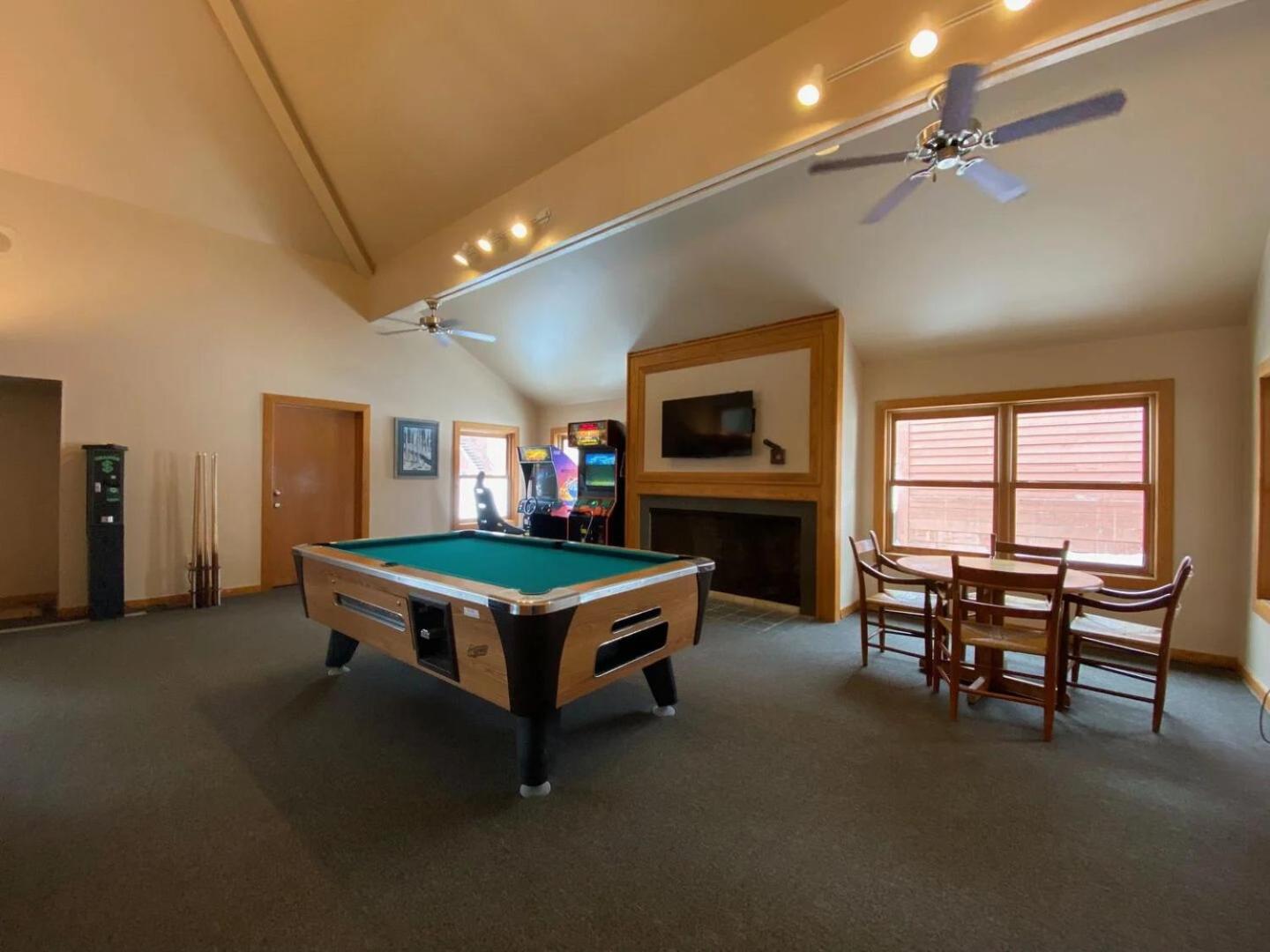 Trail Creek 64 - 1 BR with Loft, Ski Home Trail, Bus, Hot Tub, Pool!