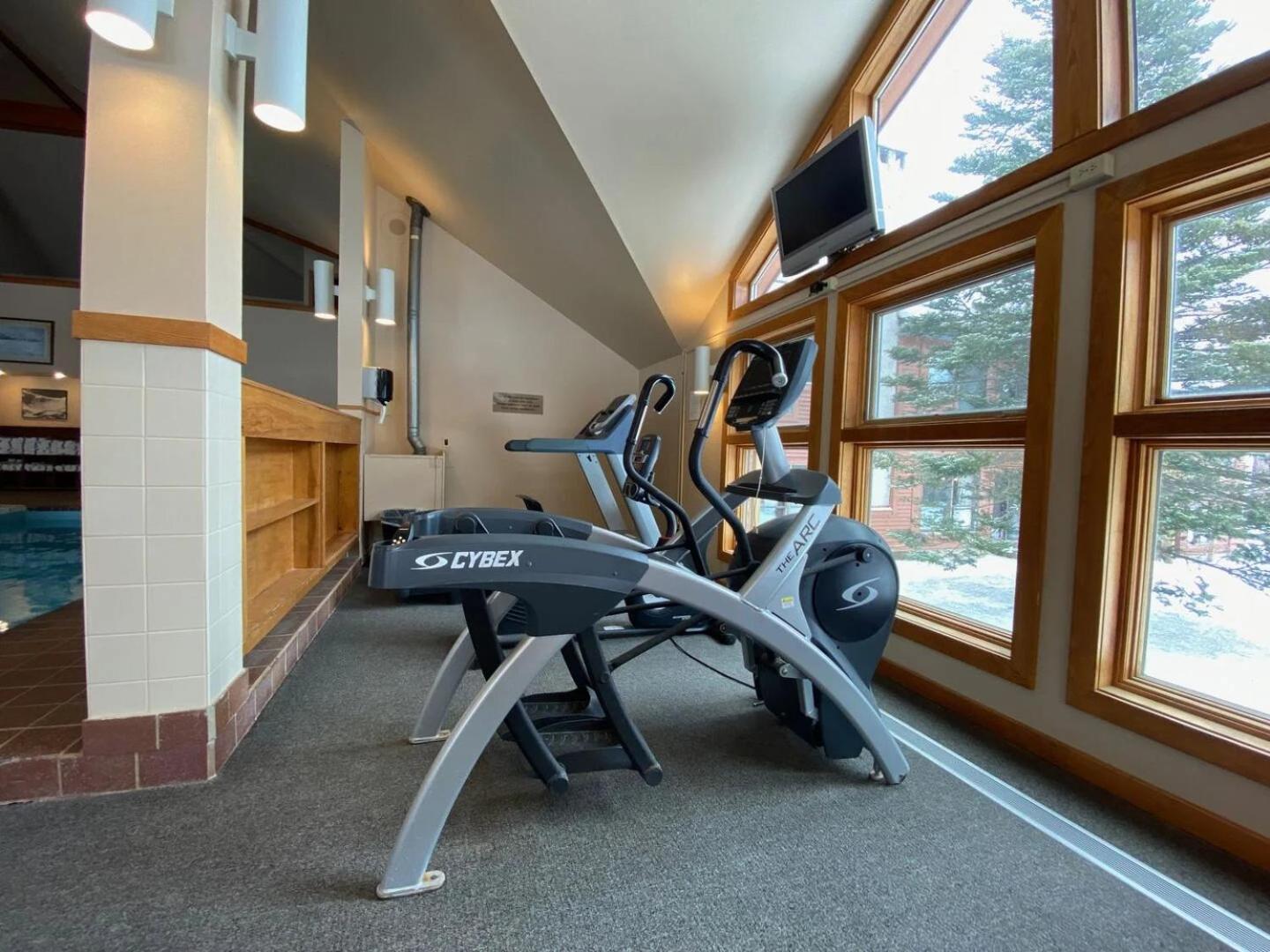Trail Creek 64 - 1 BR with Loft, Ski Home Trail, Bus, Hot Tub, Pool!
