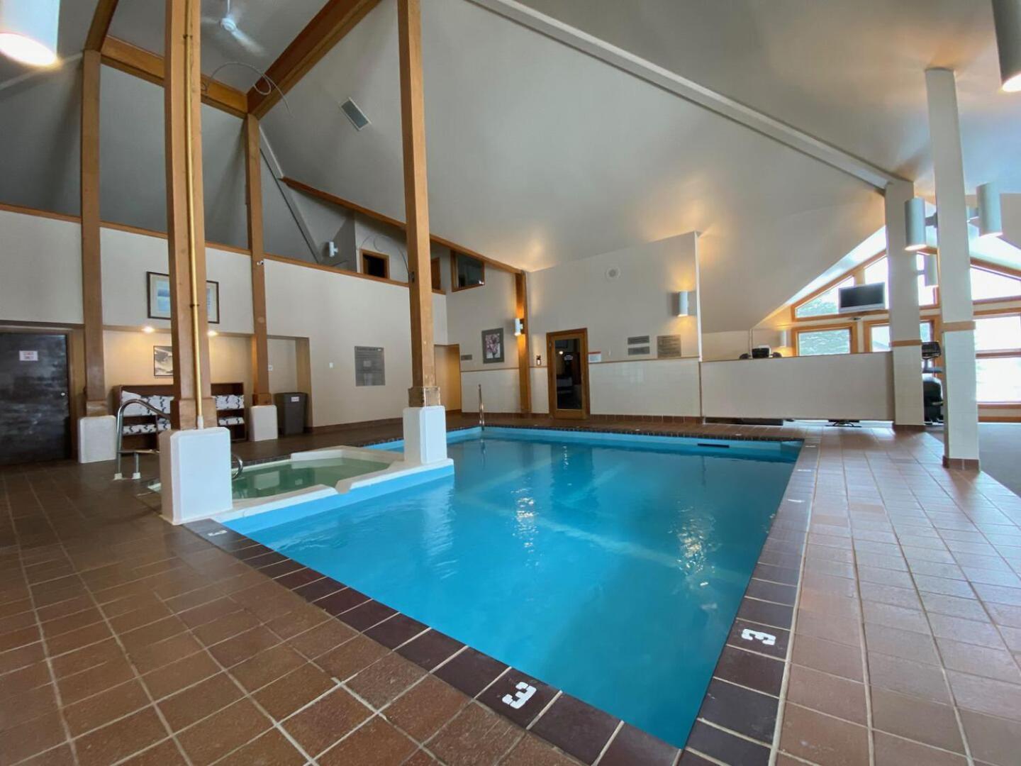 Trail Creek 64 - 1 BR with Loft, Ski Home Trail, Bus, Hot Tub, Pool!