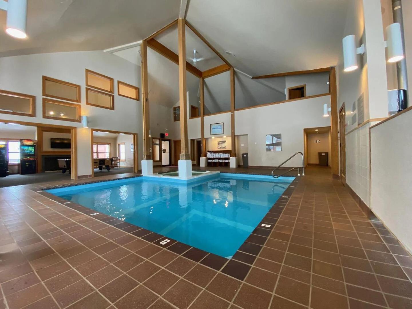 Trail Creek 64 - 1 BR with Loft, Ski Home Trail, Bus, Hot Tub, Pool!