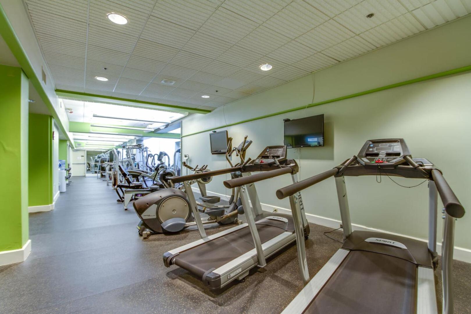 Gorgeous 2BR, 2BA Woods Condo V5 - Pool, Hot Tub, Spa, Tennis, Gym