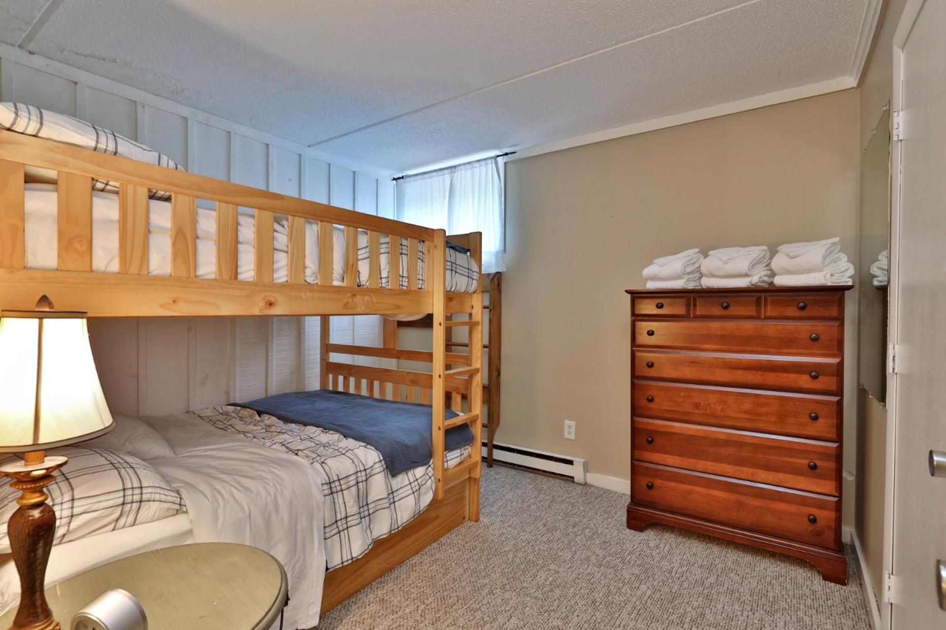 Whiffletree Cozy Condo - 2-Bedroom Condo in Vermont with Garden View and Lift Ticket Deals view 2