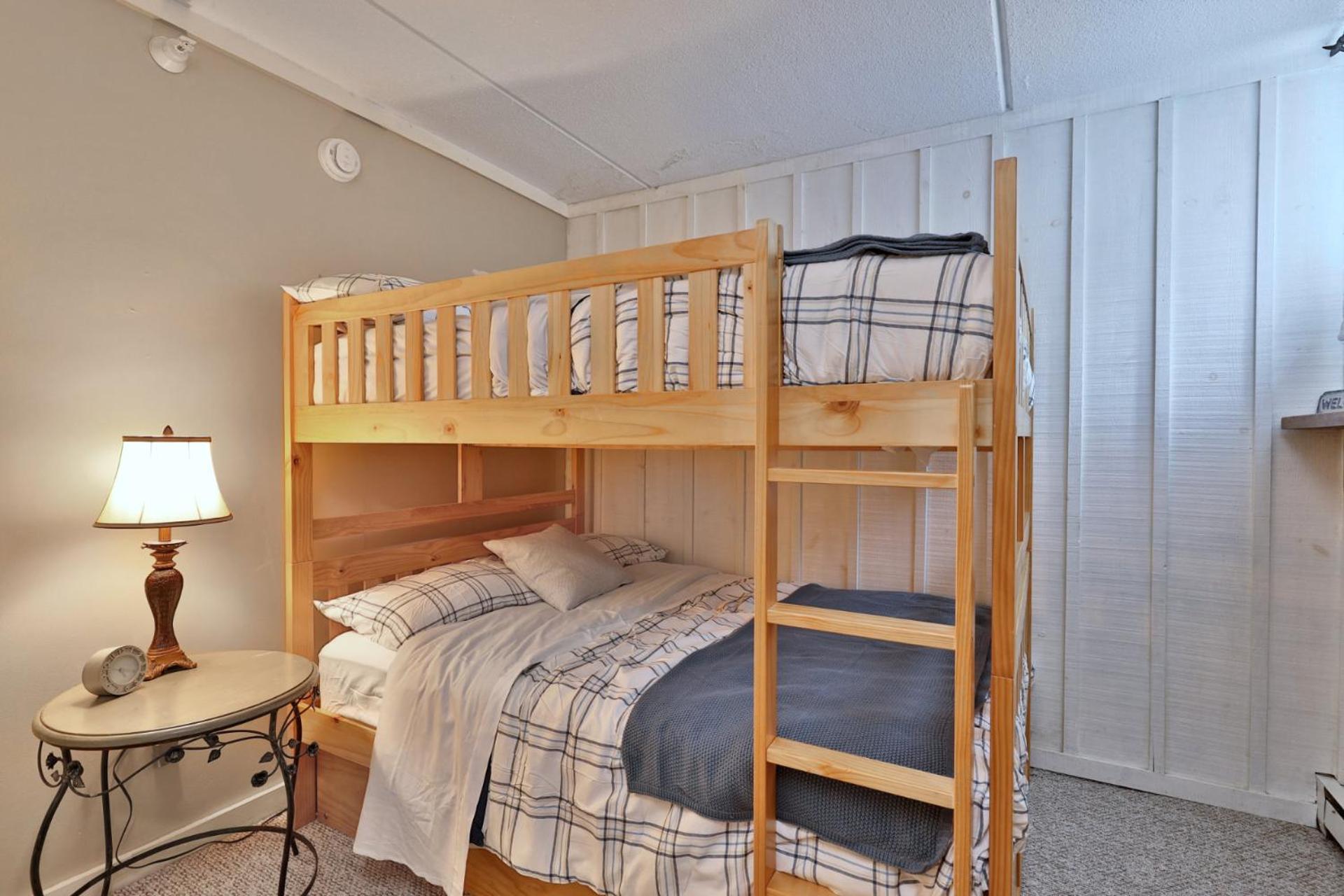 Whiffletree Cozy Condo - 2-Bedroom Condo in Vermont with Garden View and Lift Ticket Deals view 5