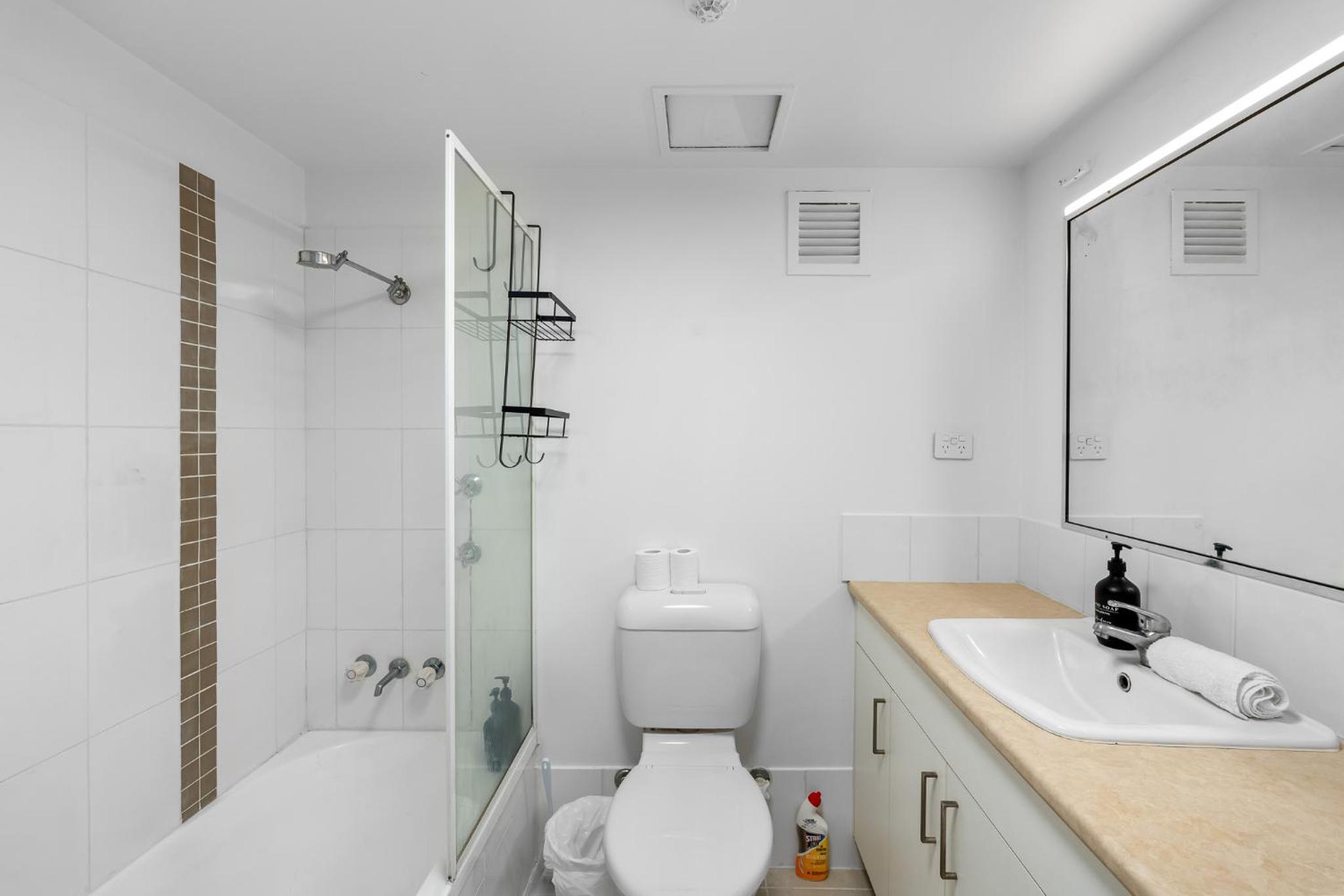 The Hideaway - Riverside Central Surfers 2BR Apartment with Pool