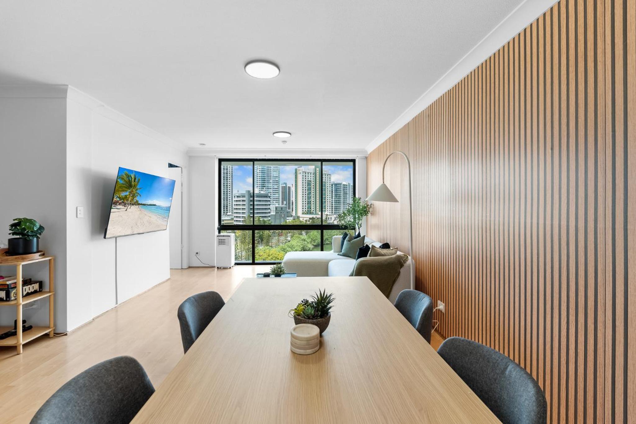 The Hideaway - Riverside Central Surfers 2BR Apartment with Pool
