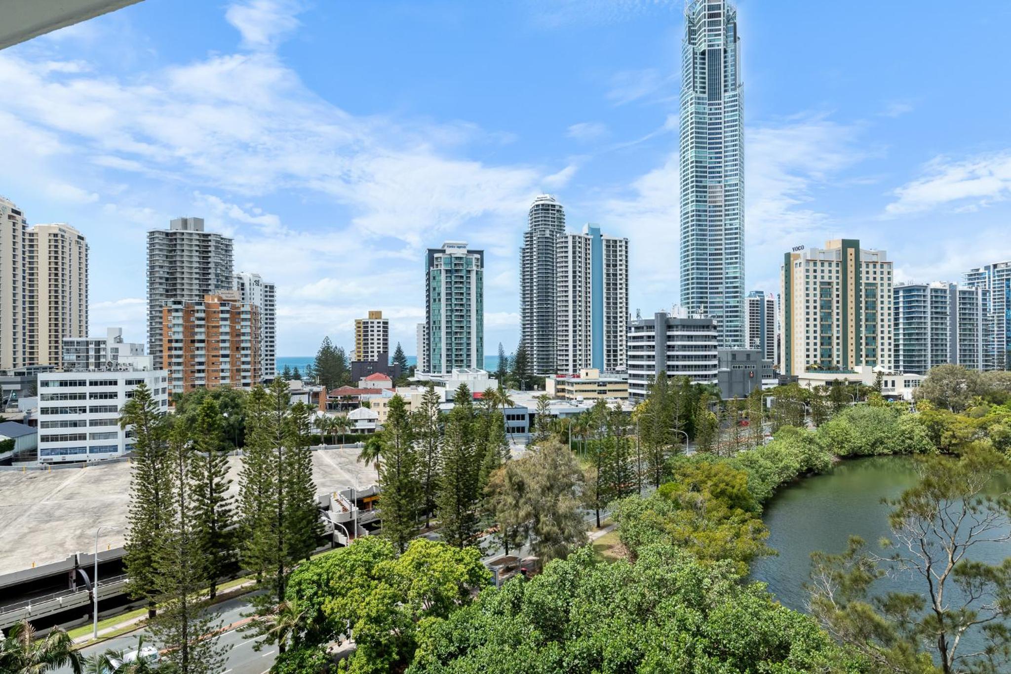The Hideaway - Riverside Central Surfers 2BR Apartment with Pool