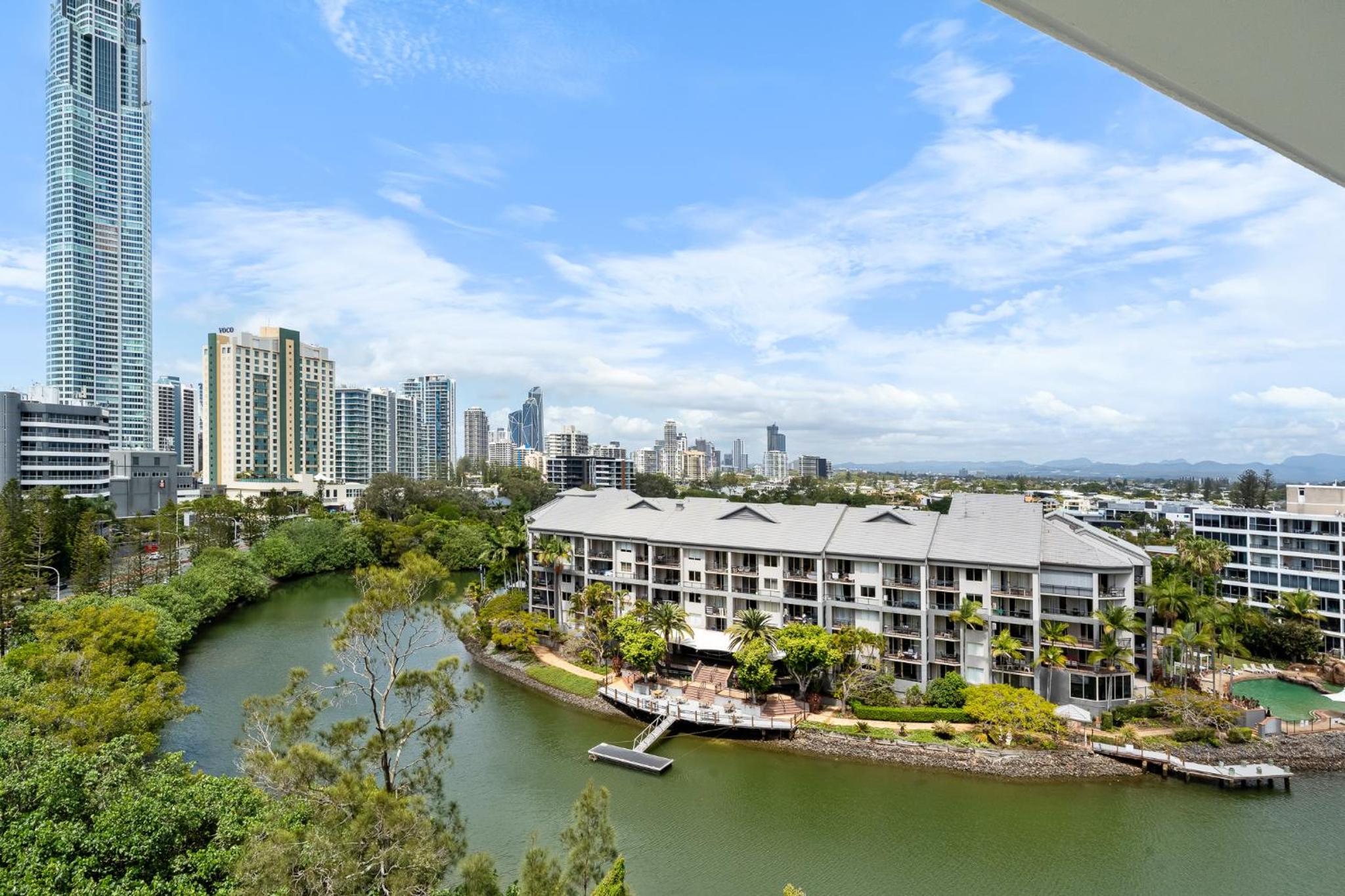 The Hideaway - Riverside Central Surfers 2BR Apartment with Pool