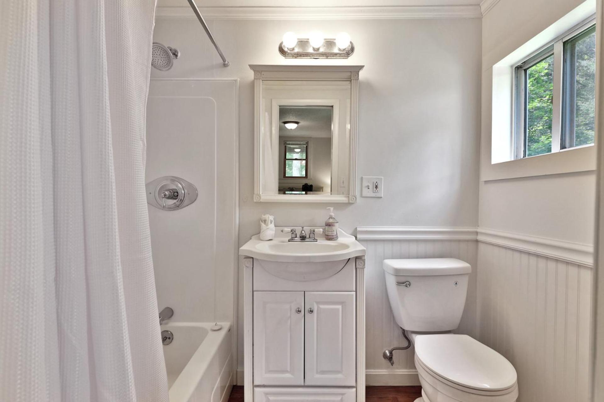 The Mendon Cottage - Charming Vermont Home Close to Pico, Ski Rental Deals!