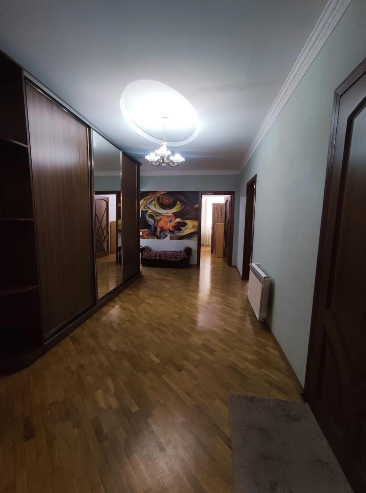 Spacious and Comfortable 3-Room Apartment ,Prime Central Location