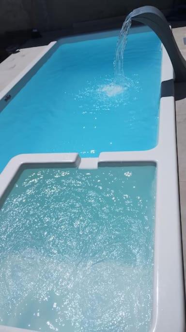 casa com 3 quartos com piscina com hidromassagem