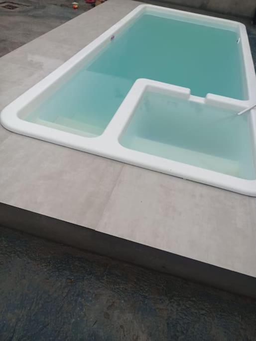casa com 3 quartos com piscina com hidromassagem