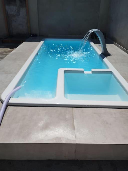 casa com 3 quartos com piscina com hidromassagem