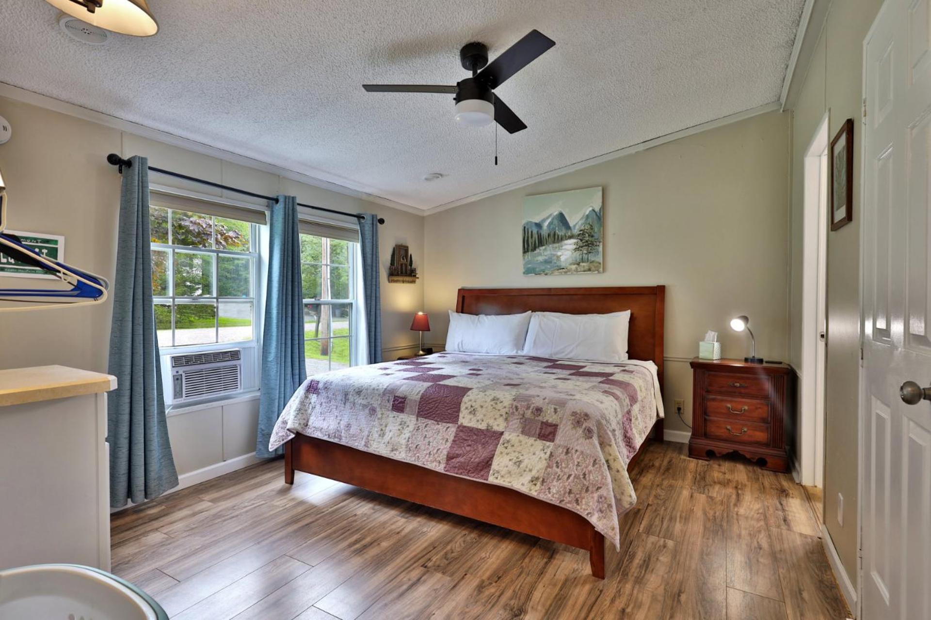 The Bomoseen Bungalow - Vermont Lake House Close to Ski Resorts! Private dock, ski rental ticket deals view 3