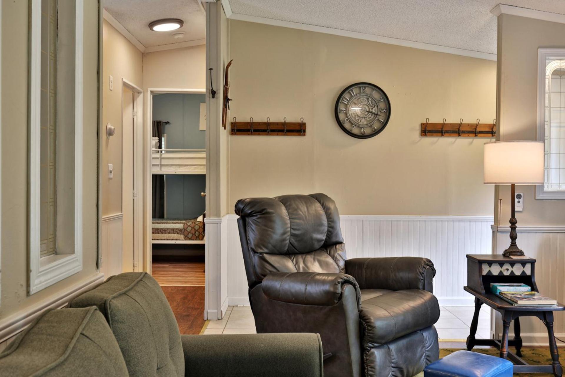 The Bomoseen Bungalow - Vermont Lake House Close to Ski Resorts! Private dock, ski rental ticket deals view 4