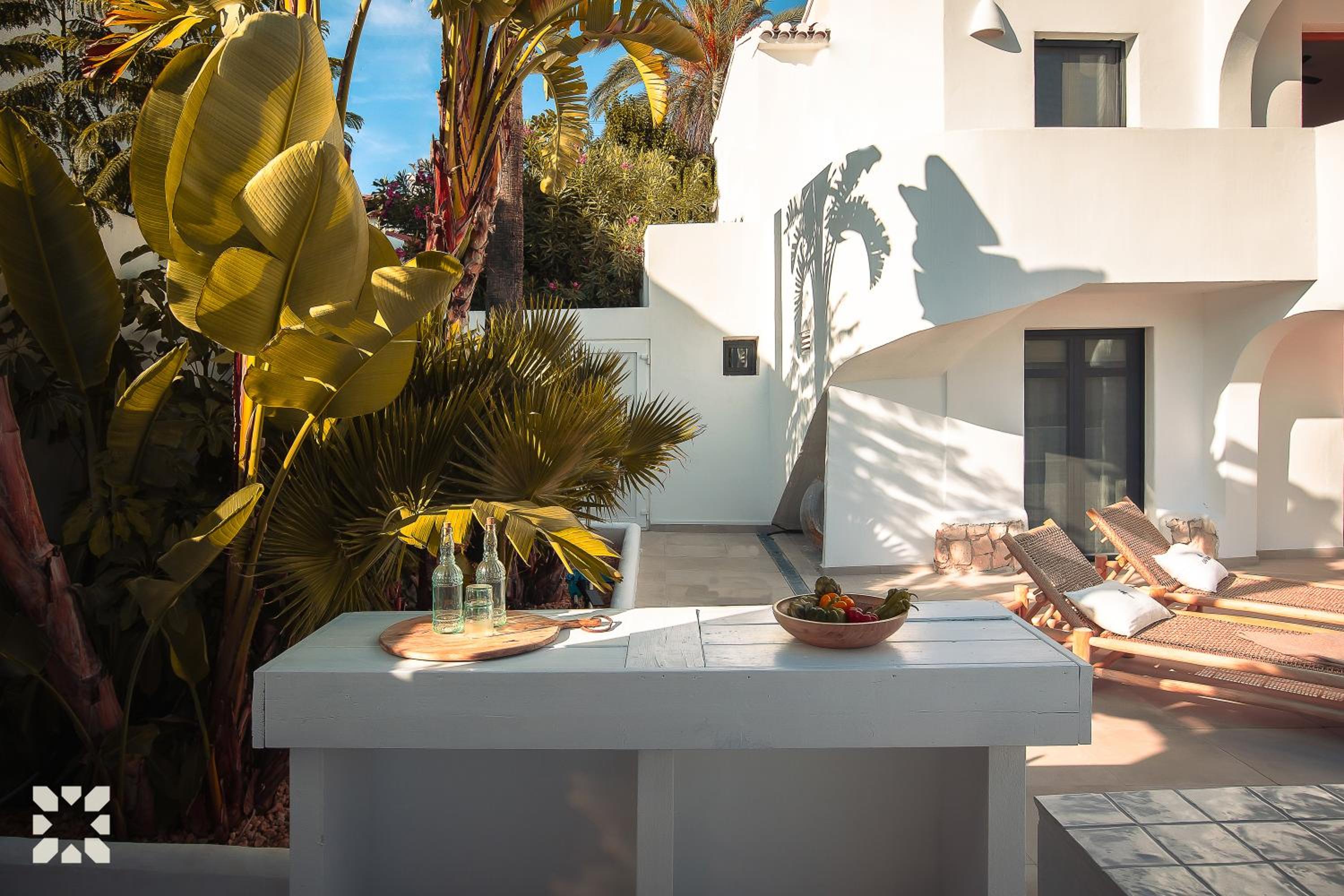 Villa Casa Blanc by Abahana Villas