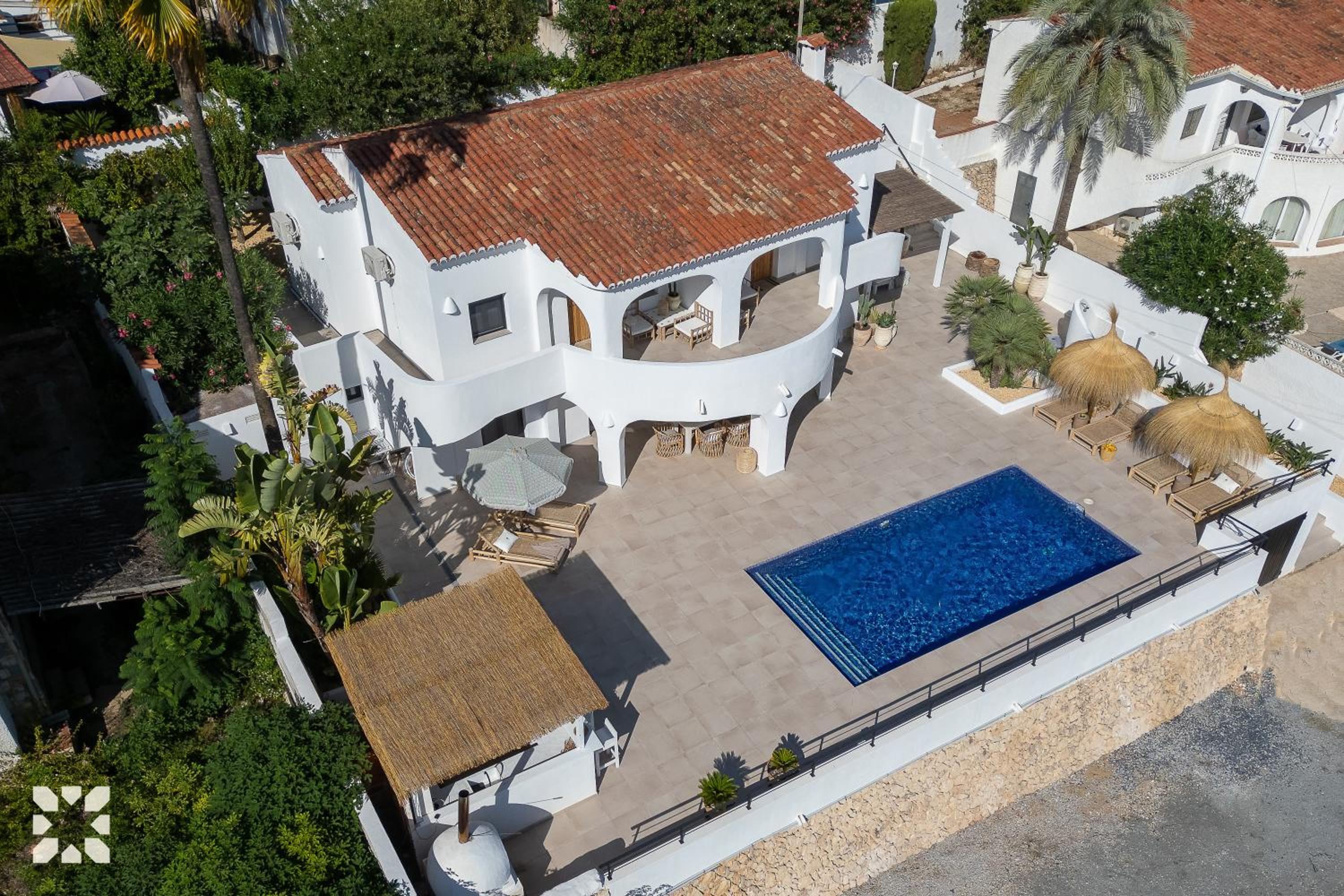 Villa Casa Blanc by Abahana Villas