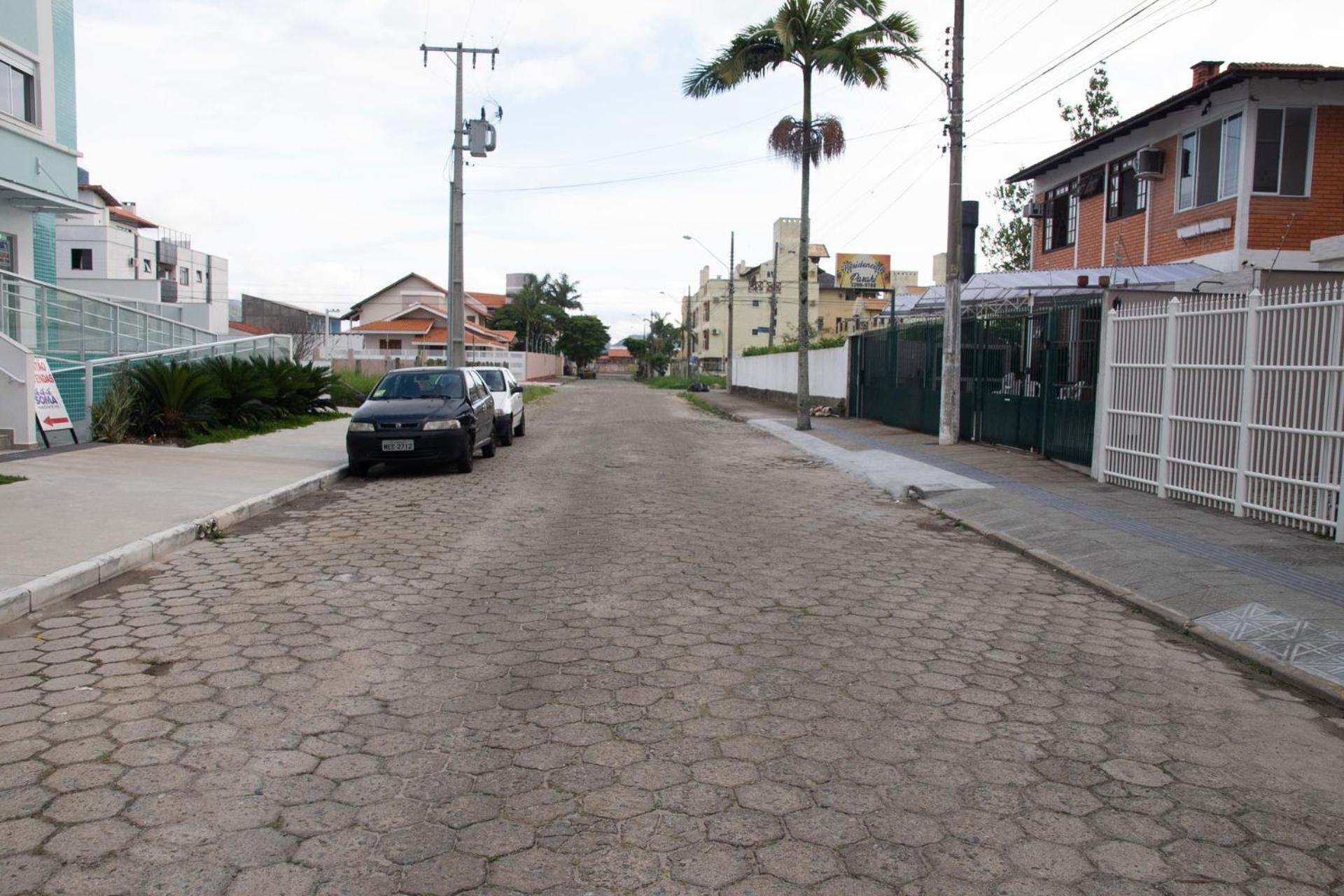 2 quadras da Praia, Piscina e Churrasqueira P1595