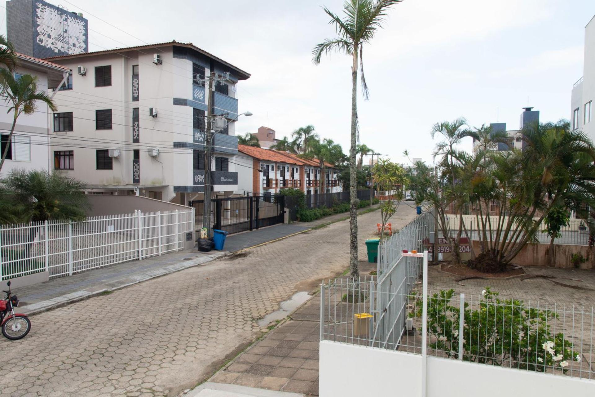 2 quadras da Praia, Piscina e Churrasqueira P1595