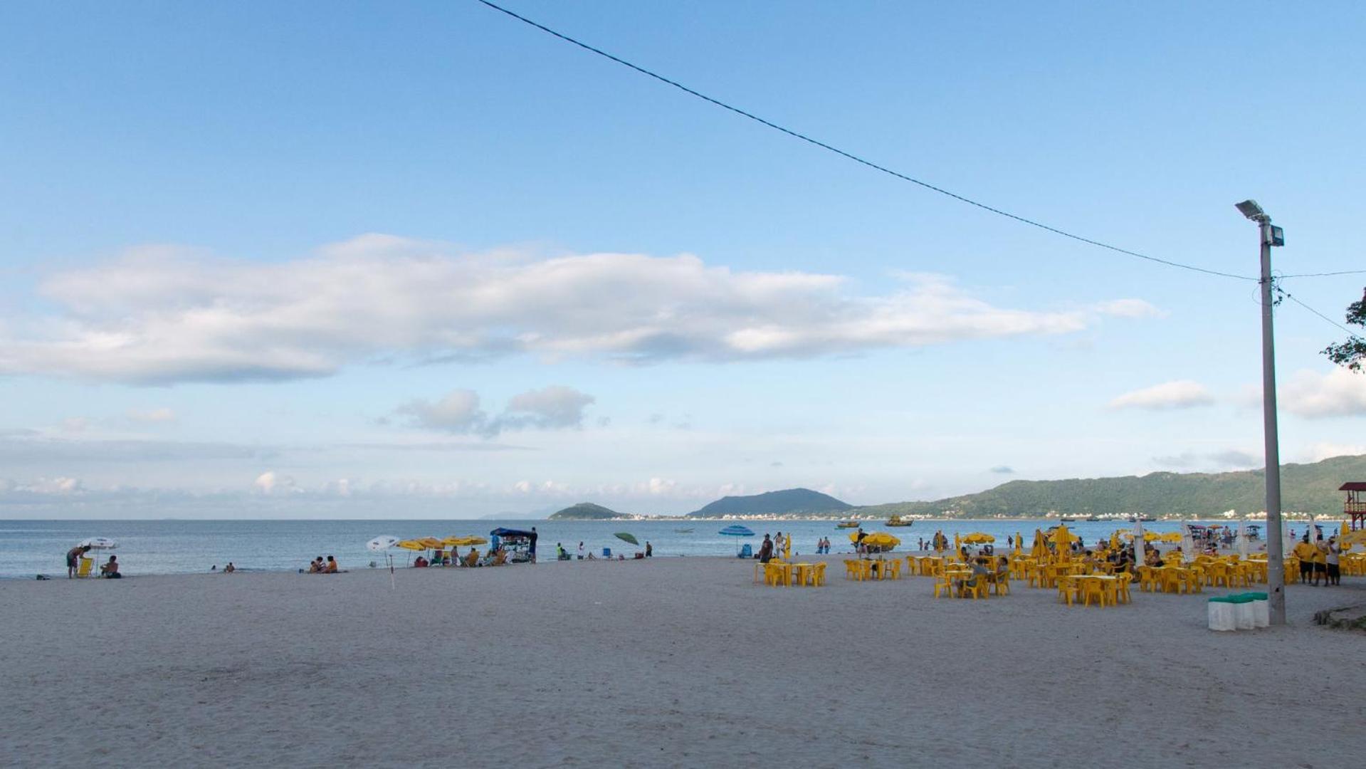 2 quadras da Praia, Piscina e Churrasqueira P1595