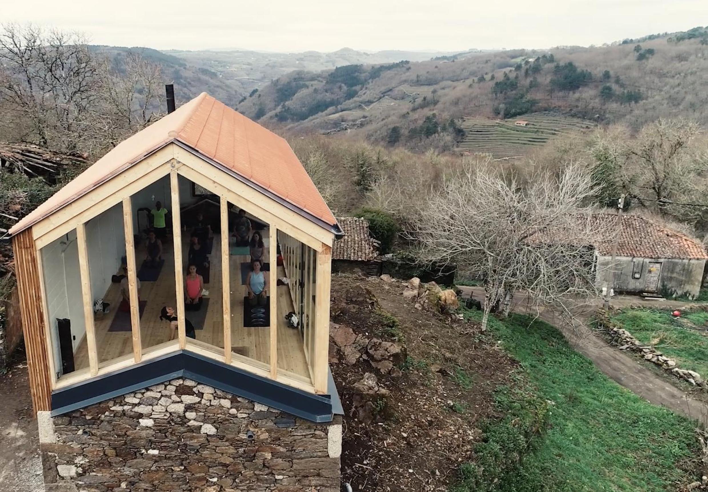 Geodesic Domes with Best Views in Ribeira Sacra