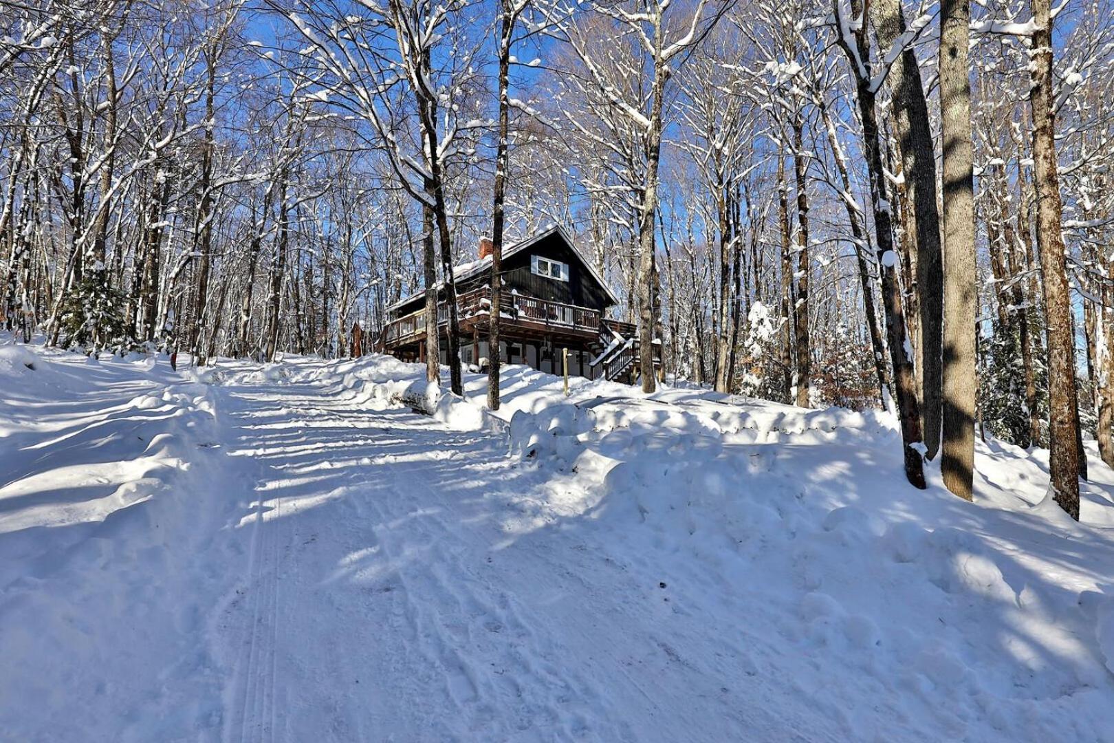 Powder Park Place - Lower Unit - Cozy and close to the Mountain! Ski rental deals! view 5